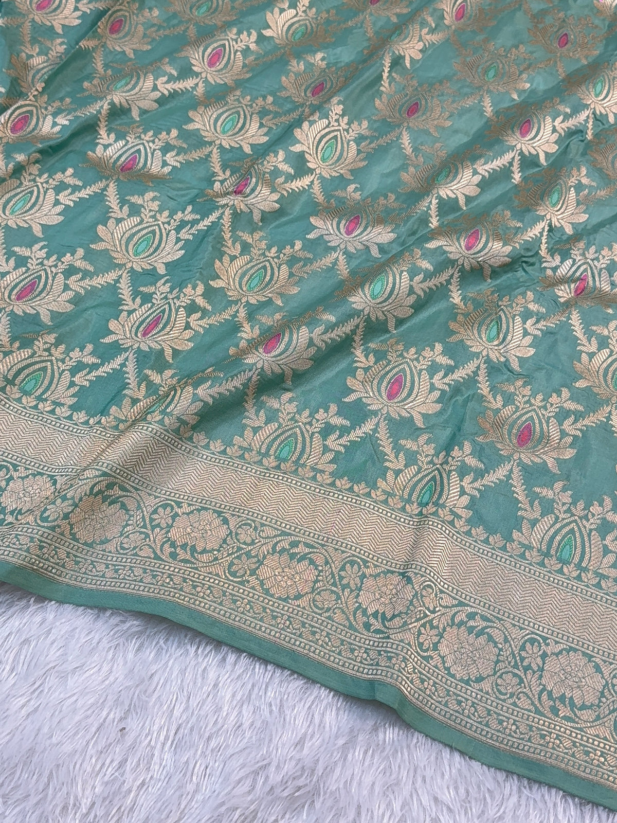 Banarasi Pure Katan Silk Saree with Geometrical Meenakari jaal design in Pista Colour