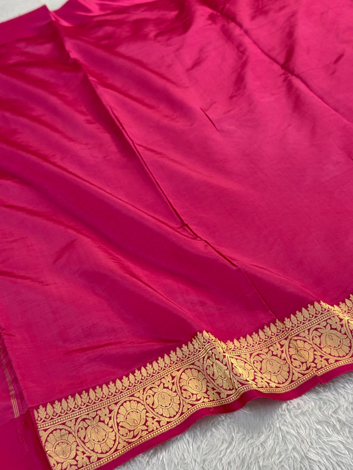 Banarasi Raw Mango Silk Saree in Chand Tara Design in Rani Color