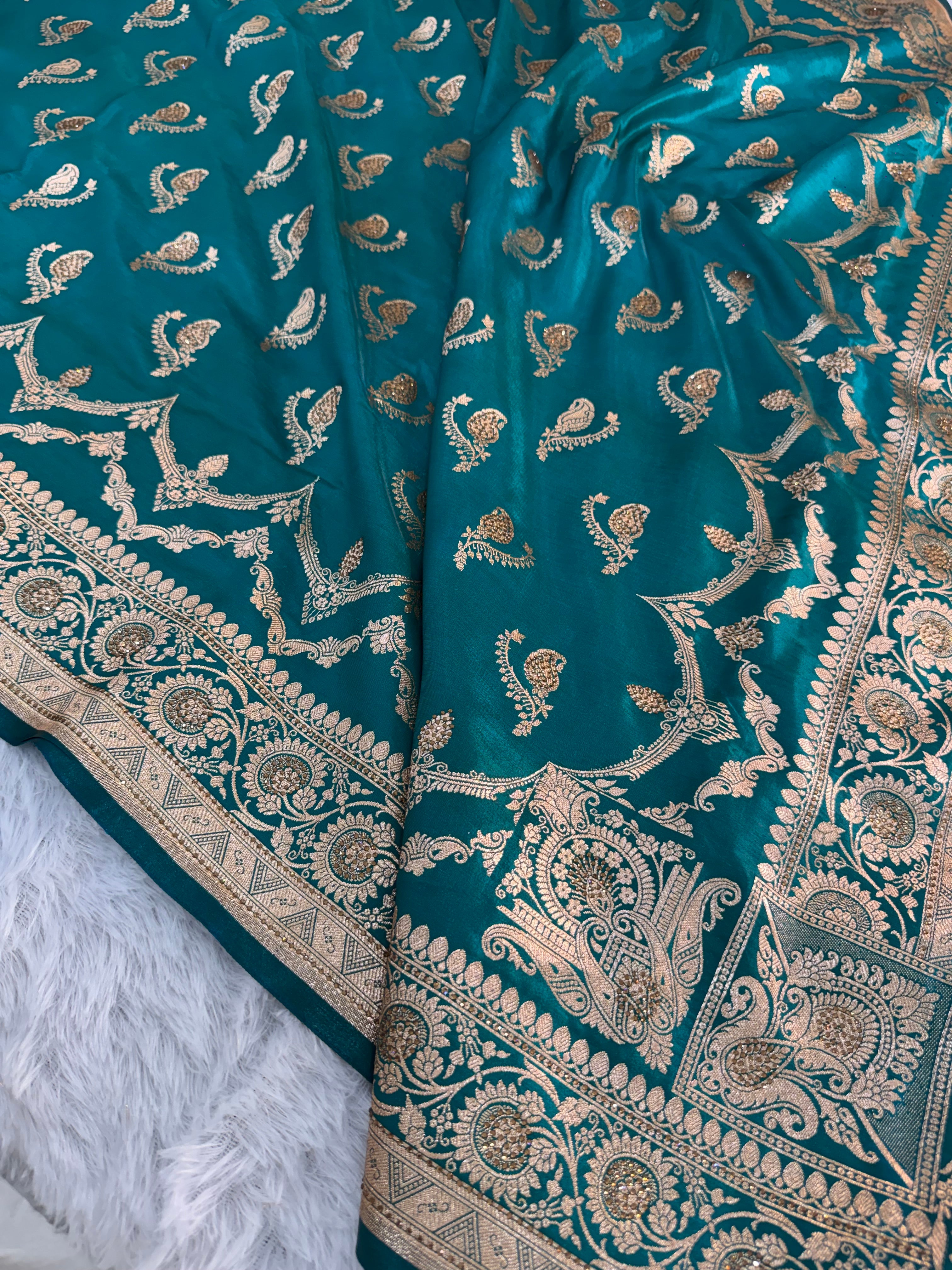 Mashru katan Silk Saree With Jaal Design In bottle green Colour