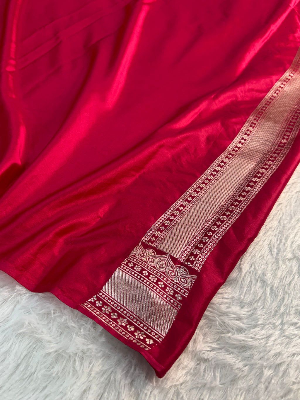 Banarasi Mashru Silk Saree in Border Buti Design in shot rani colour