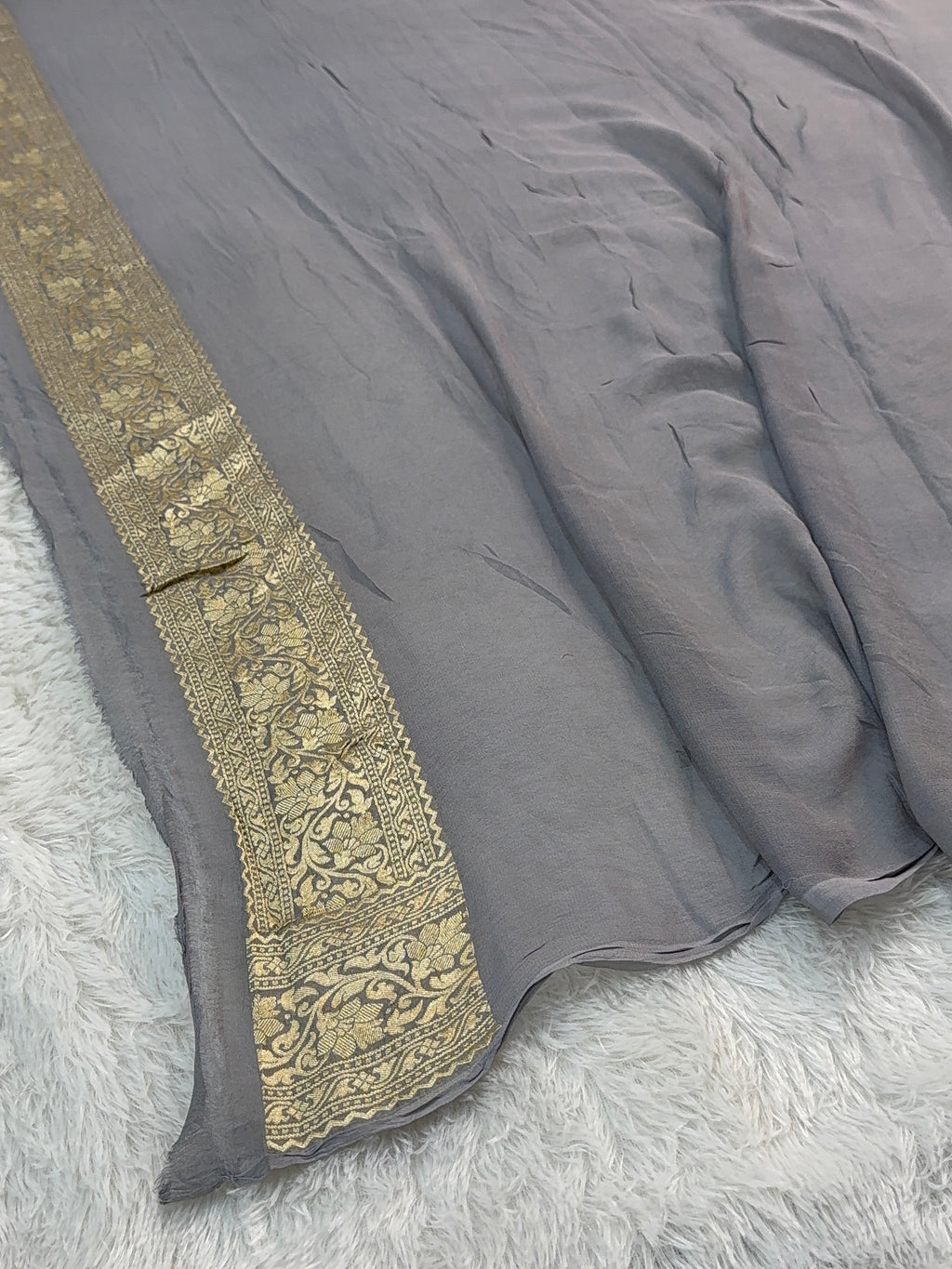 Banarasi Pure Khaddi Shifon Saree in Border And Buti Design in Grey Colour