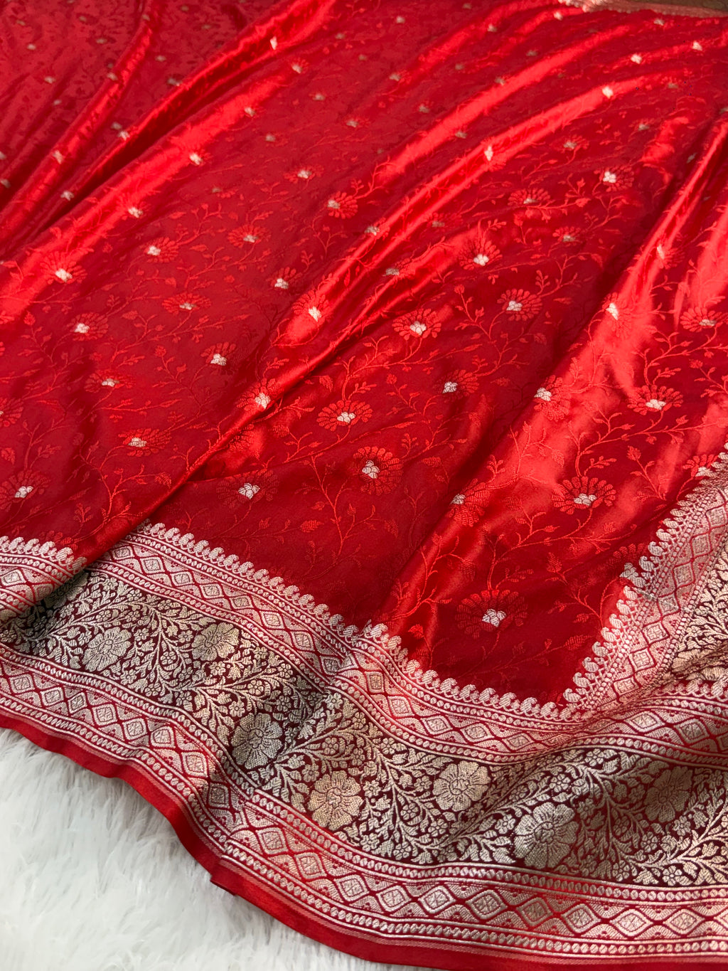 Banarasi Mashru Silk Saree with Tanchoi Jaal Weaving in Parriot Green color (Copy)