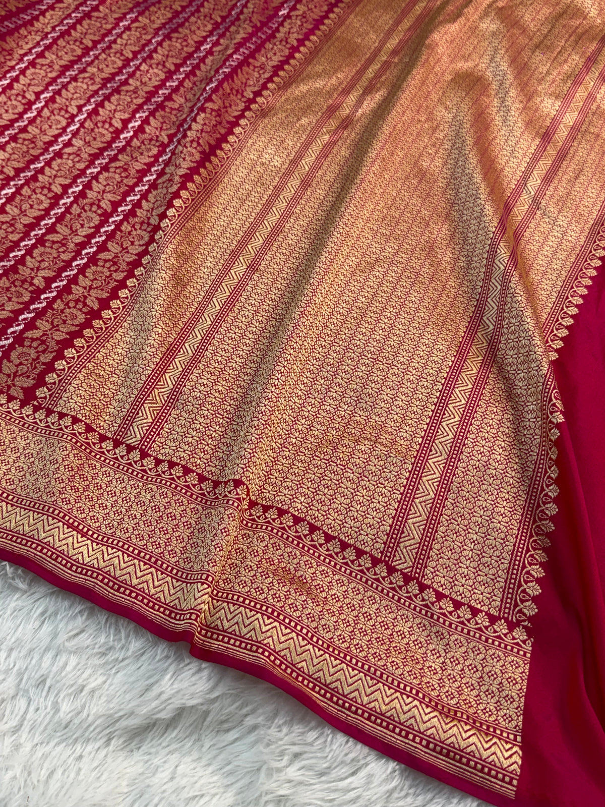 Banarasi Pure Katan Silk Saree Handloom Woven With Silver and Gold Zari Work In Vertical Floral Jaal Design Pattern In Deep Red Color