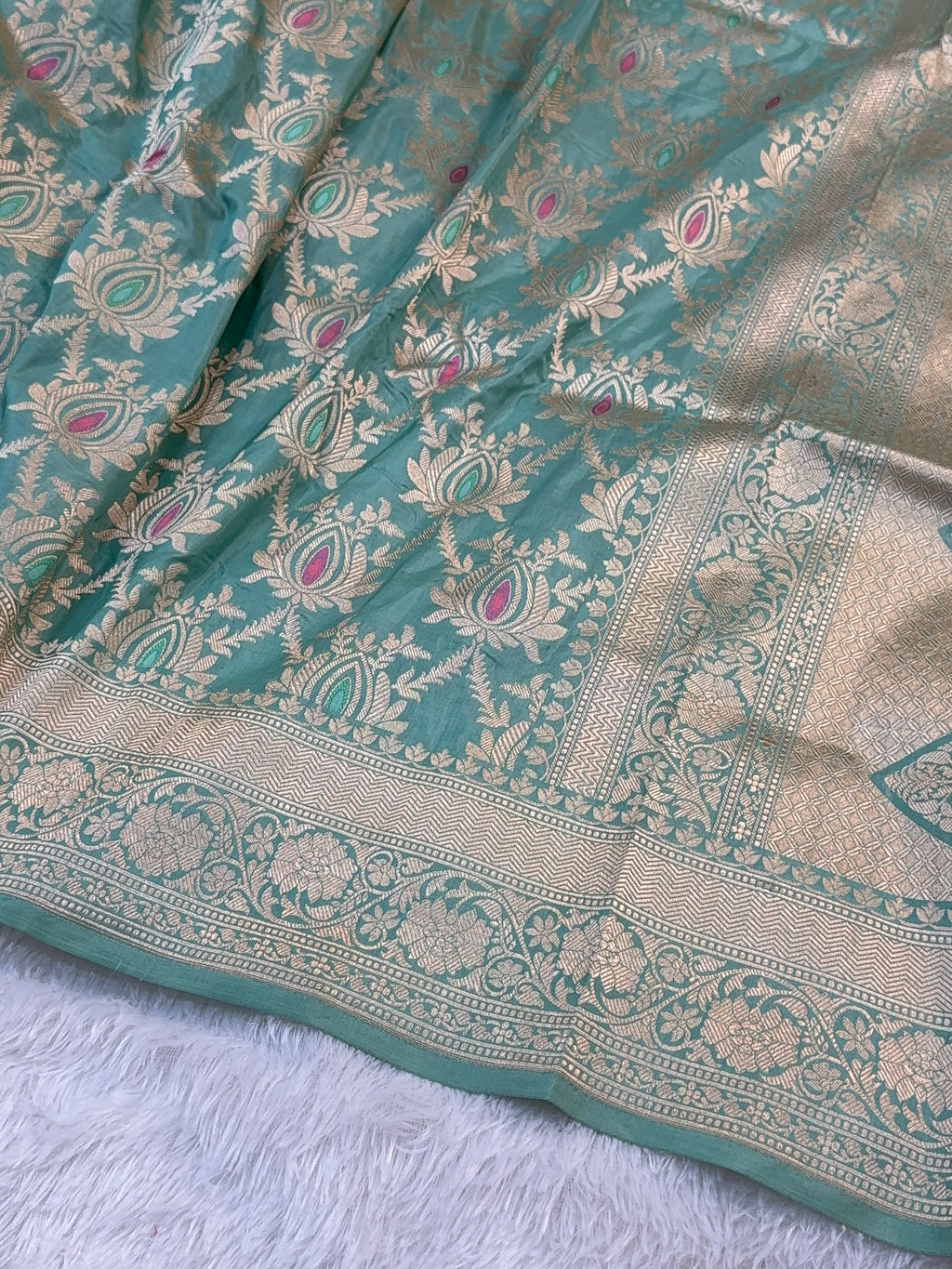 Banarasi Pure Katan Silk Saree with Geometrical Meenakari jaal design in Pista Colour