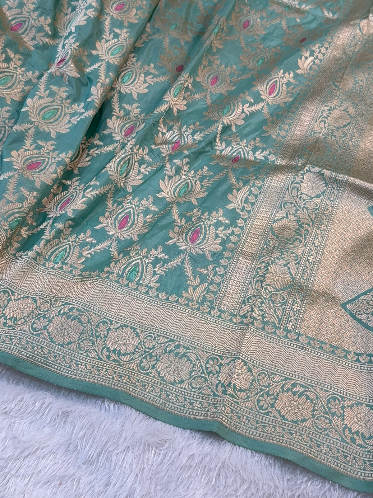 Banarasi Pure Katan Silk Saree with Geometrical Meenakari jaal design in Pista Colour