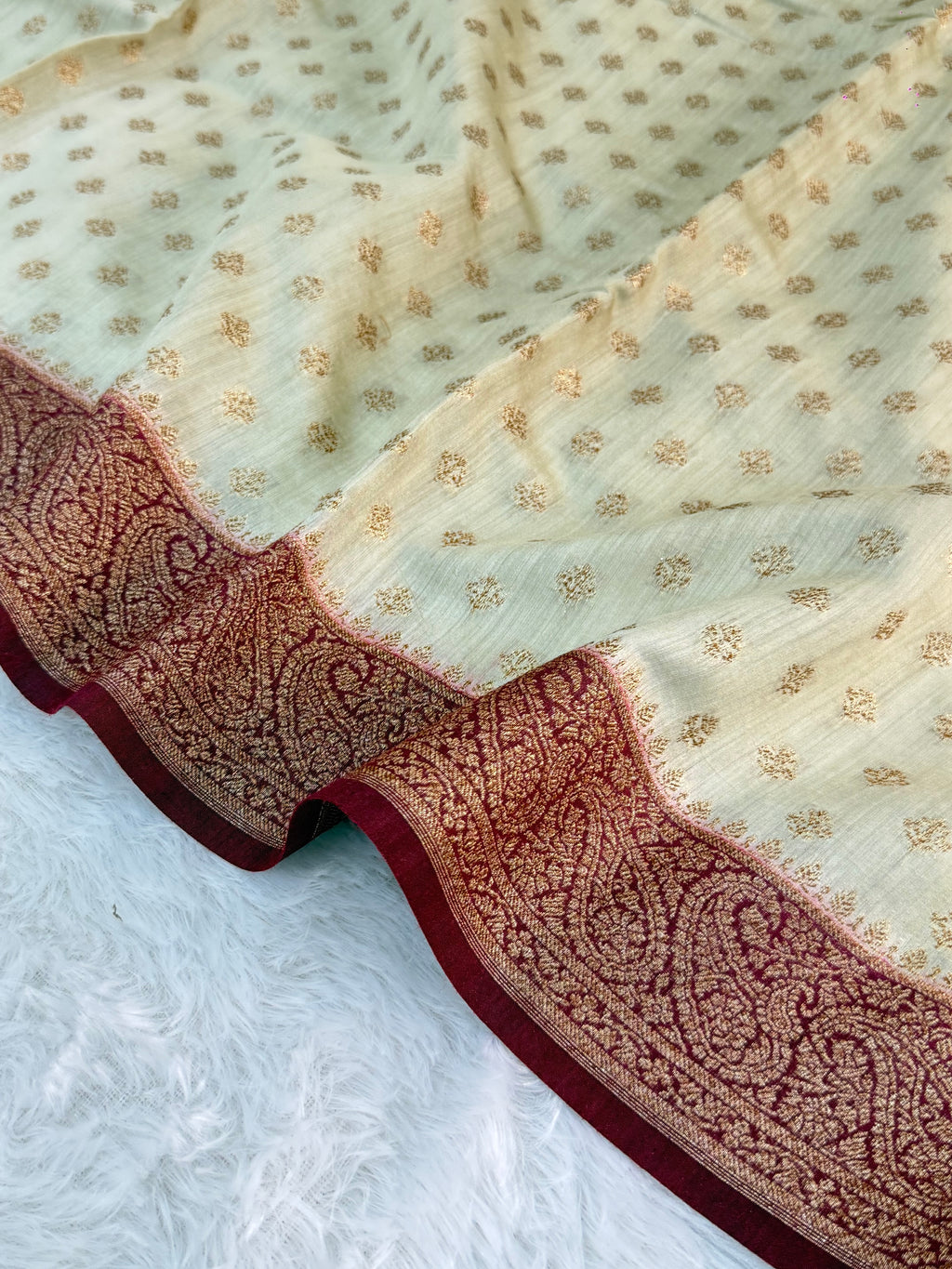 Banarasi Pure Monga Silk saree in contrast Off White and Maroon color