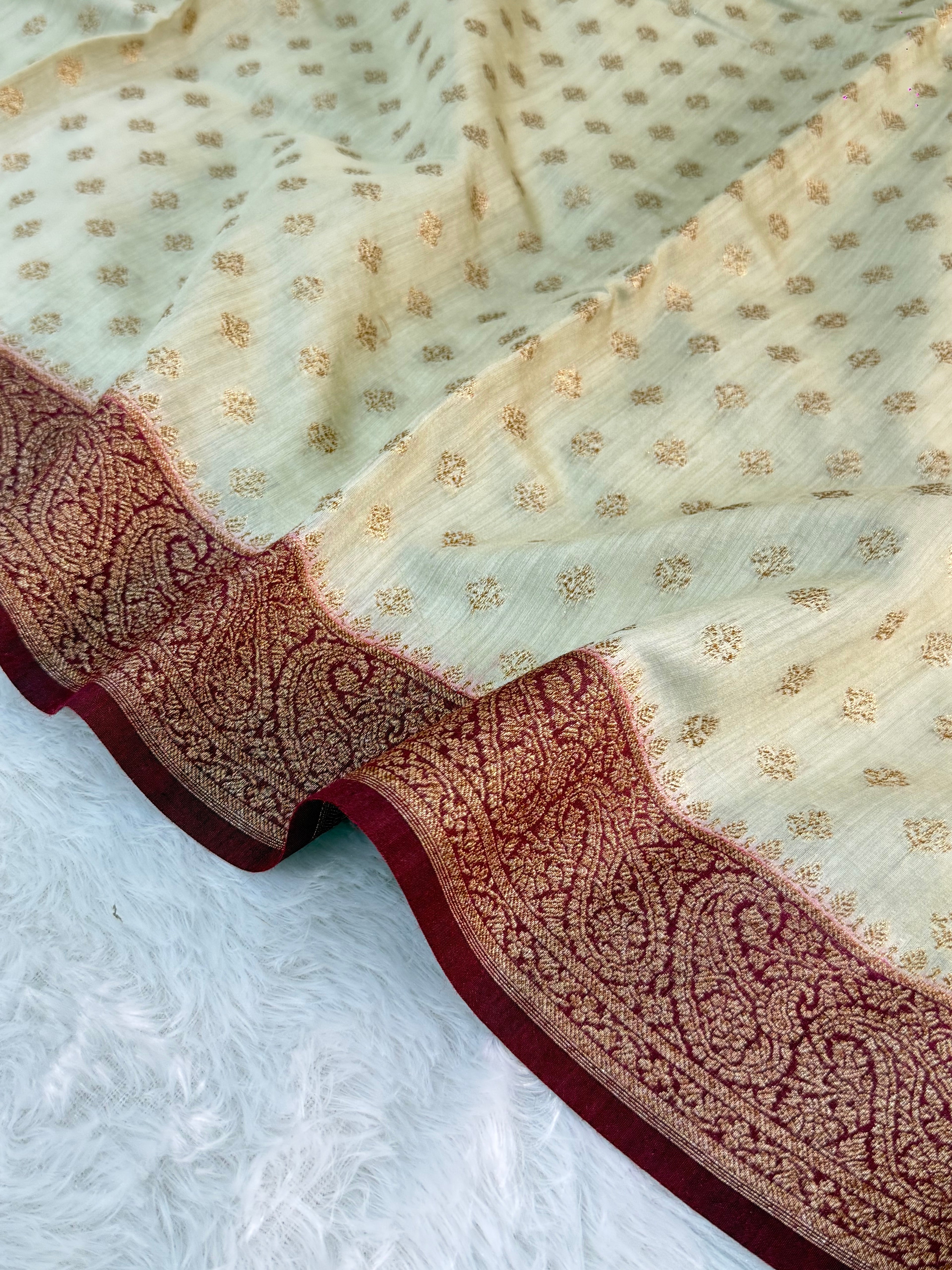 Banarasi Pure Monga Silk saree in contrast Off White and Maroon color