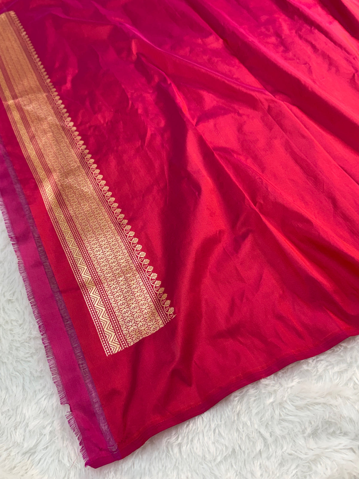 Banarasi Pure Katan Silk Saree Handloom Woven With Silver and Gold Zari Work In Vertical Floral Jaal Design Pattern In Deep Red Color