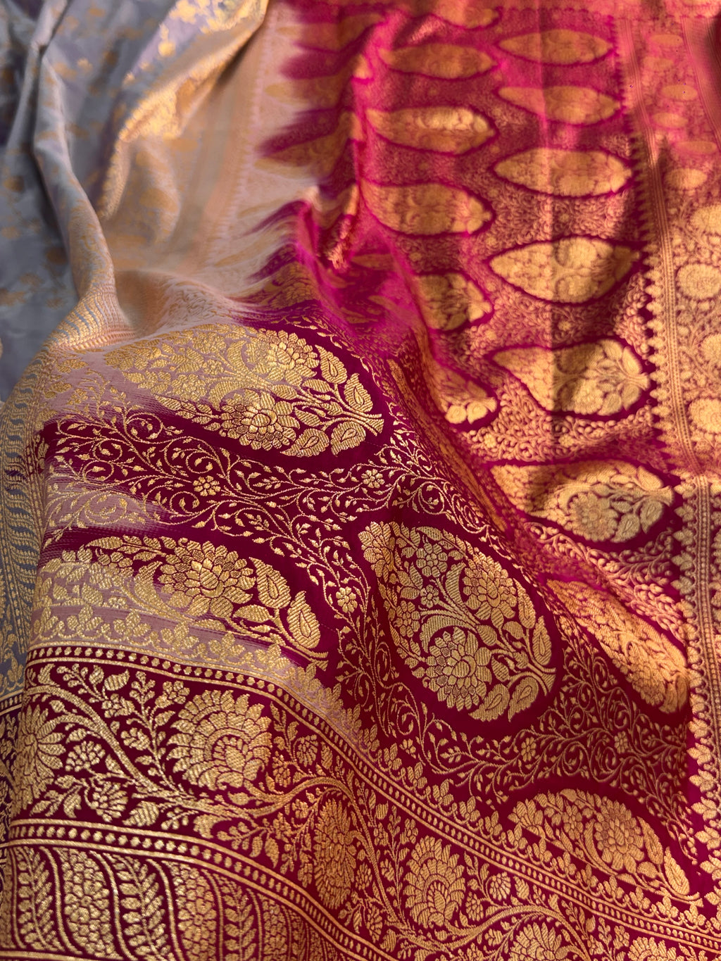Mashru Silk Saree With Jaal Design In pastel contrast Colour