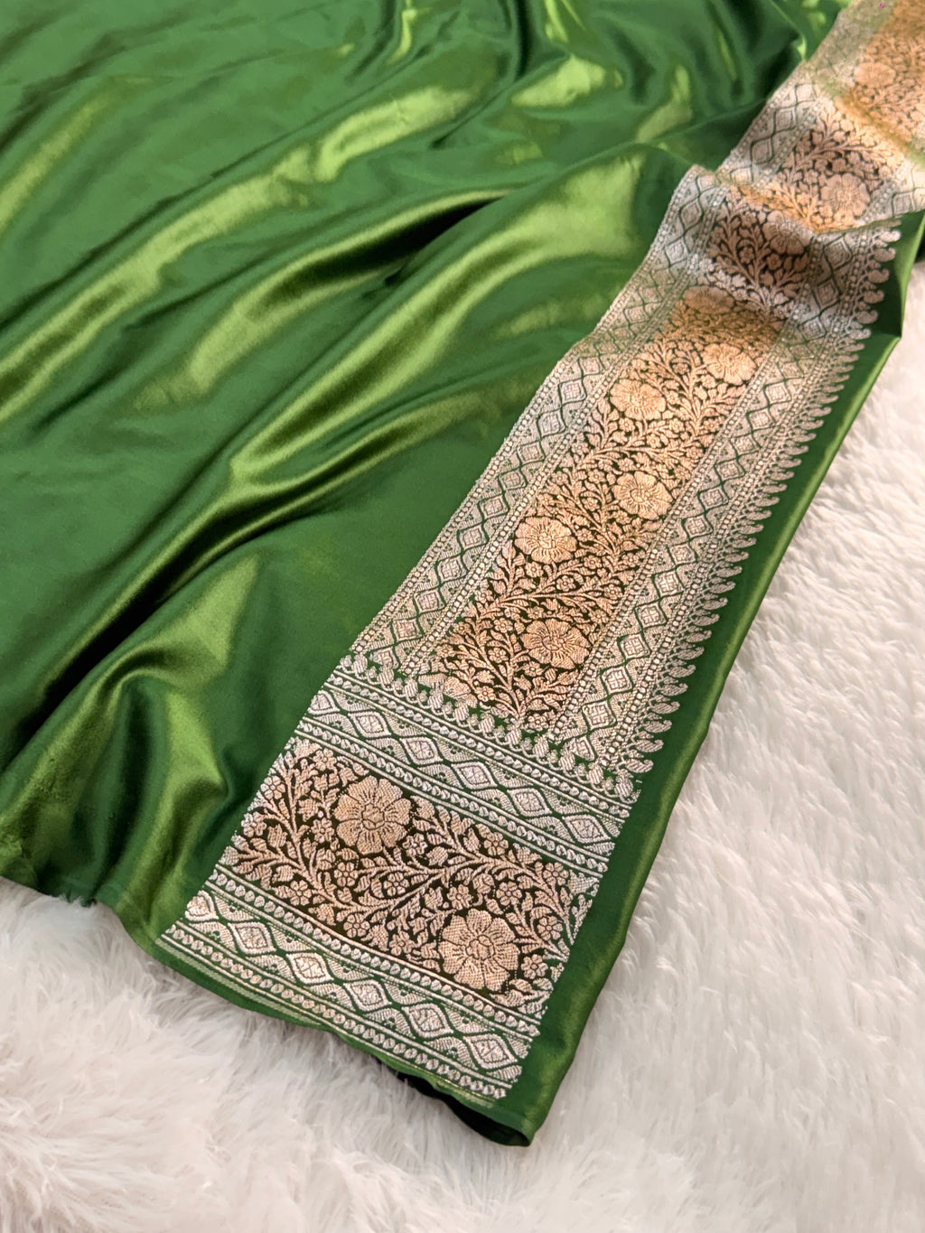 Banarasi Mashru Silk Saree with Tanchoi Jaal Weaving in Parriot Green color