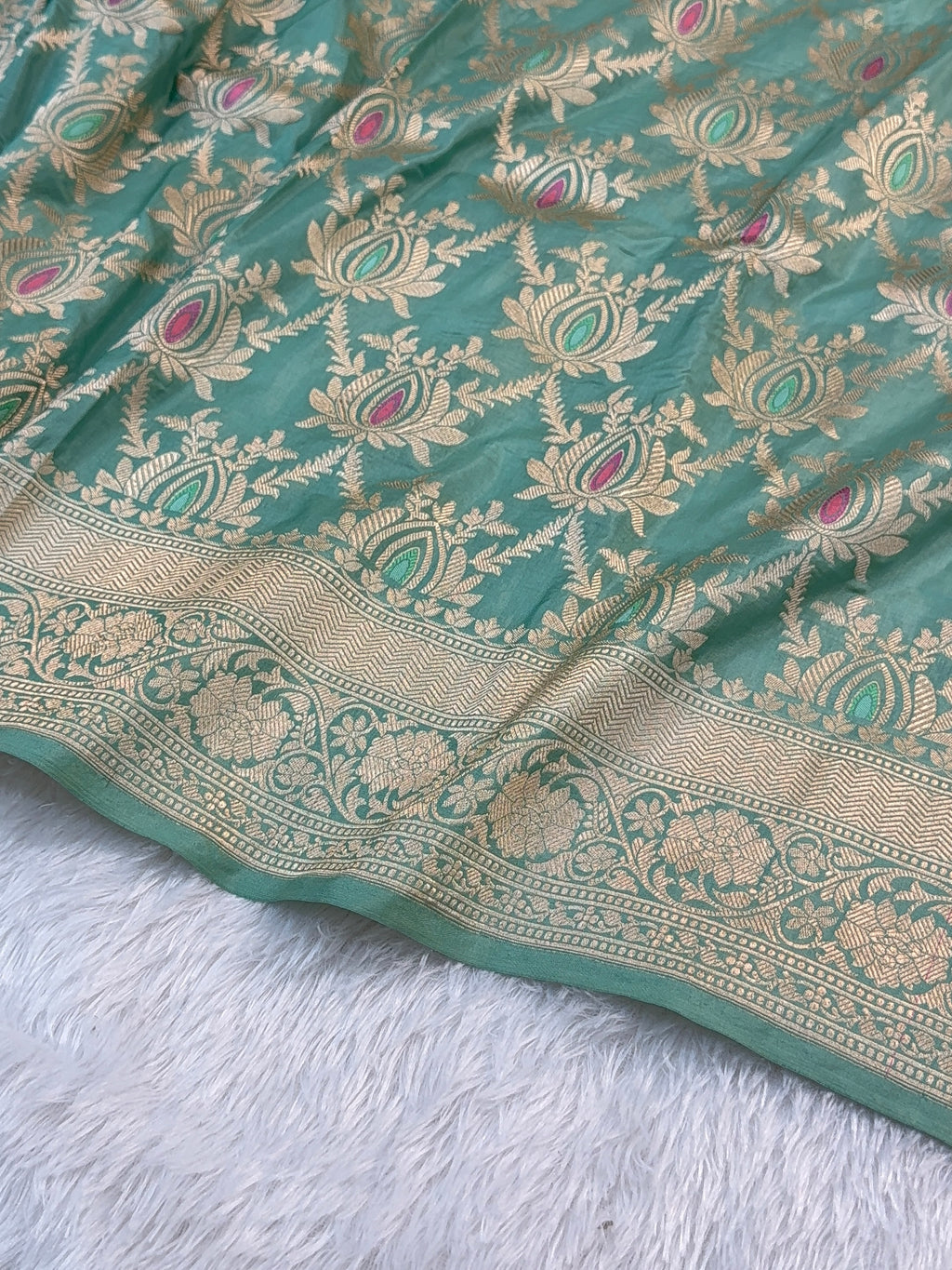 Banarasi Pure Katan Silk Saree with Geometrical Meenakari jaal design in Pista Colour