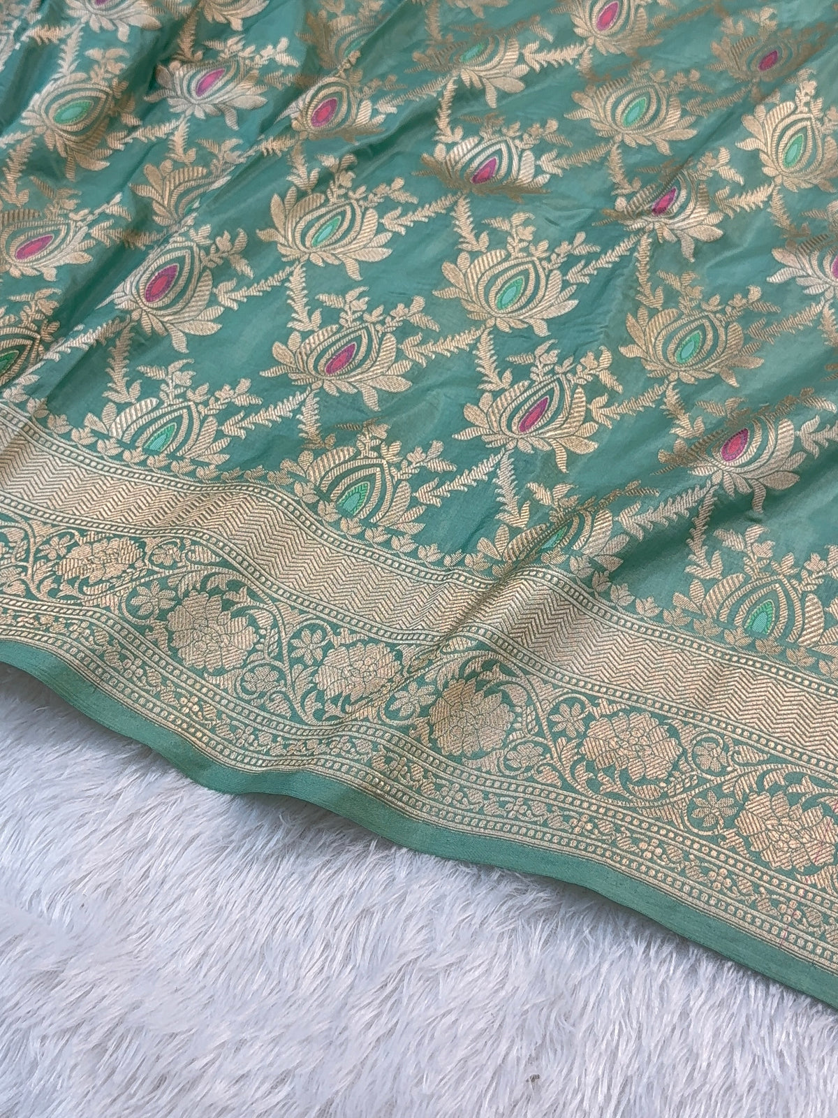Banarasi Pure Katan Silk Saree with Geometrical Meenakari jaal design in Pista Colour