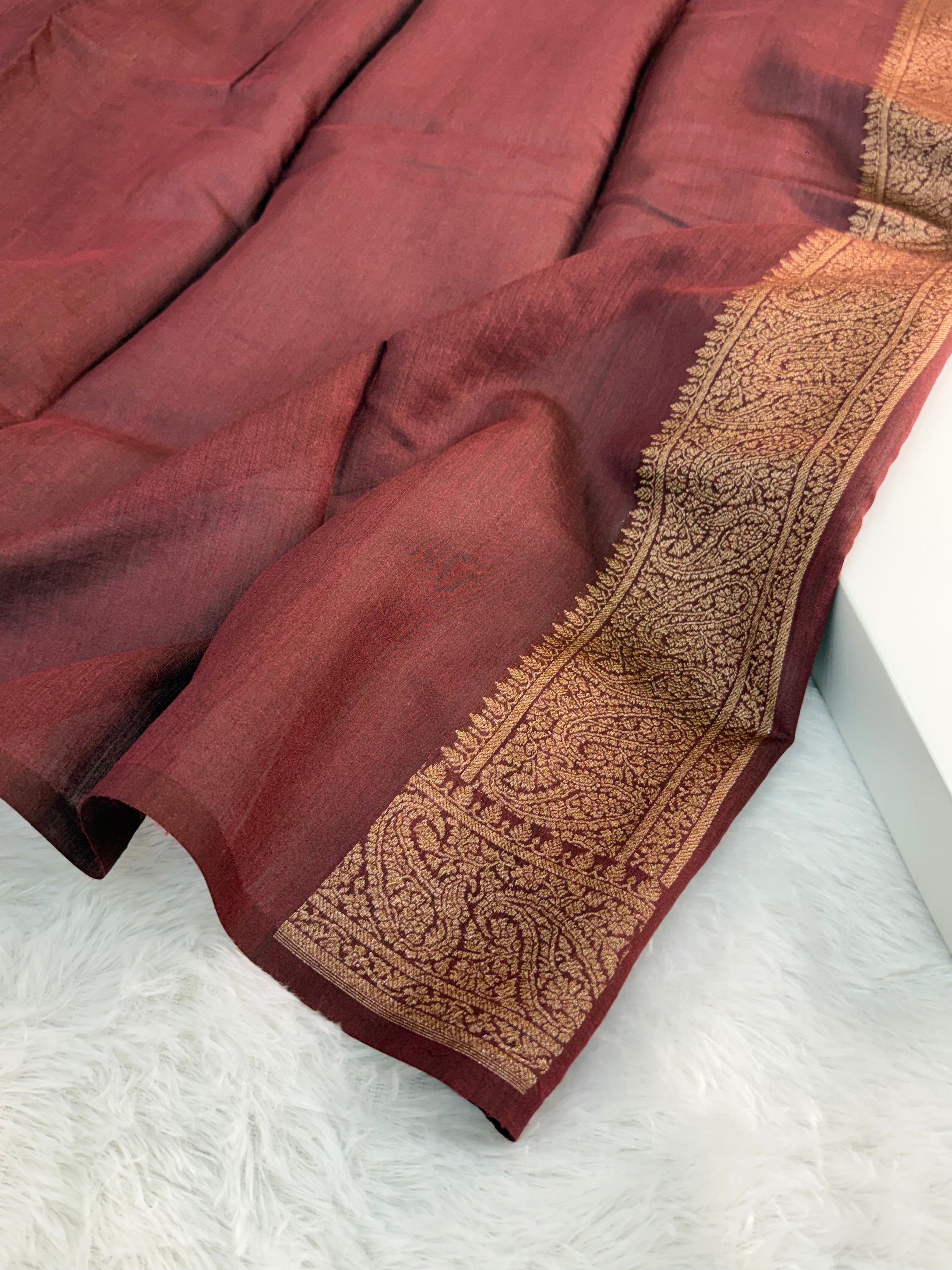 Banarasi Pure Monga Silk saree in contrast Off White and Maroon color