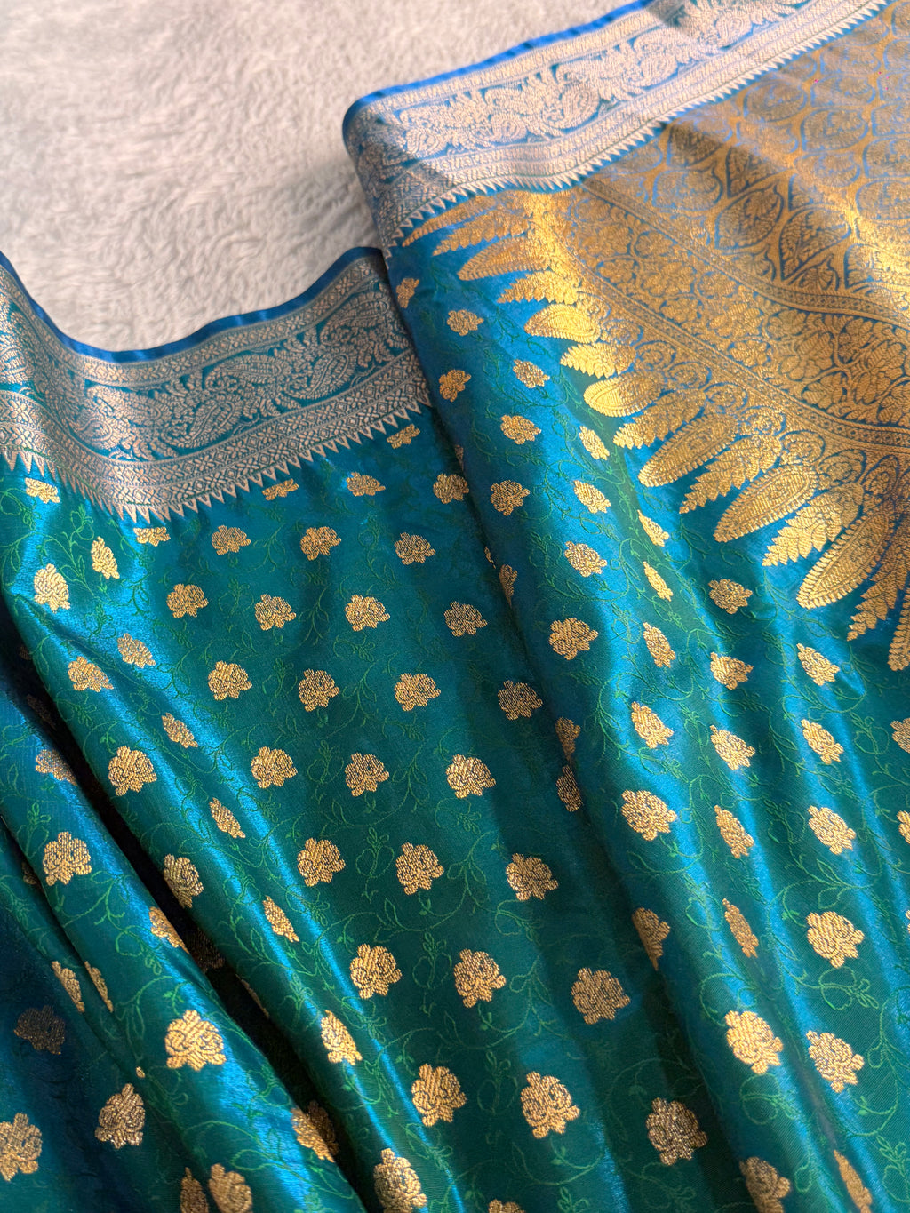 Banarasi satin silk saree in bottle green color with tanchoi design all over the body