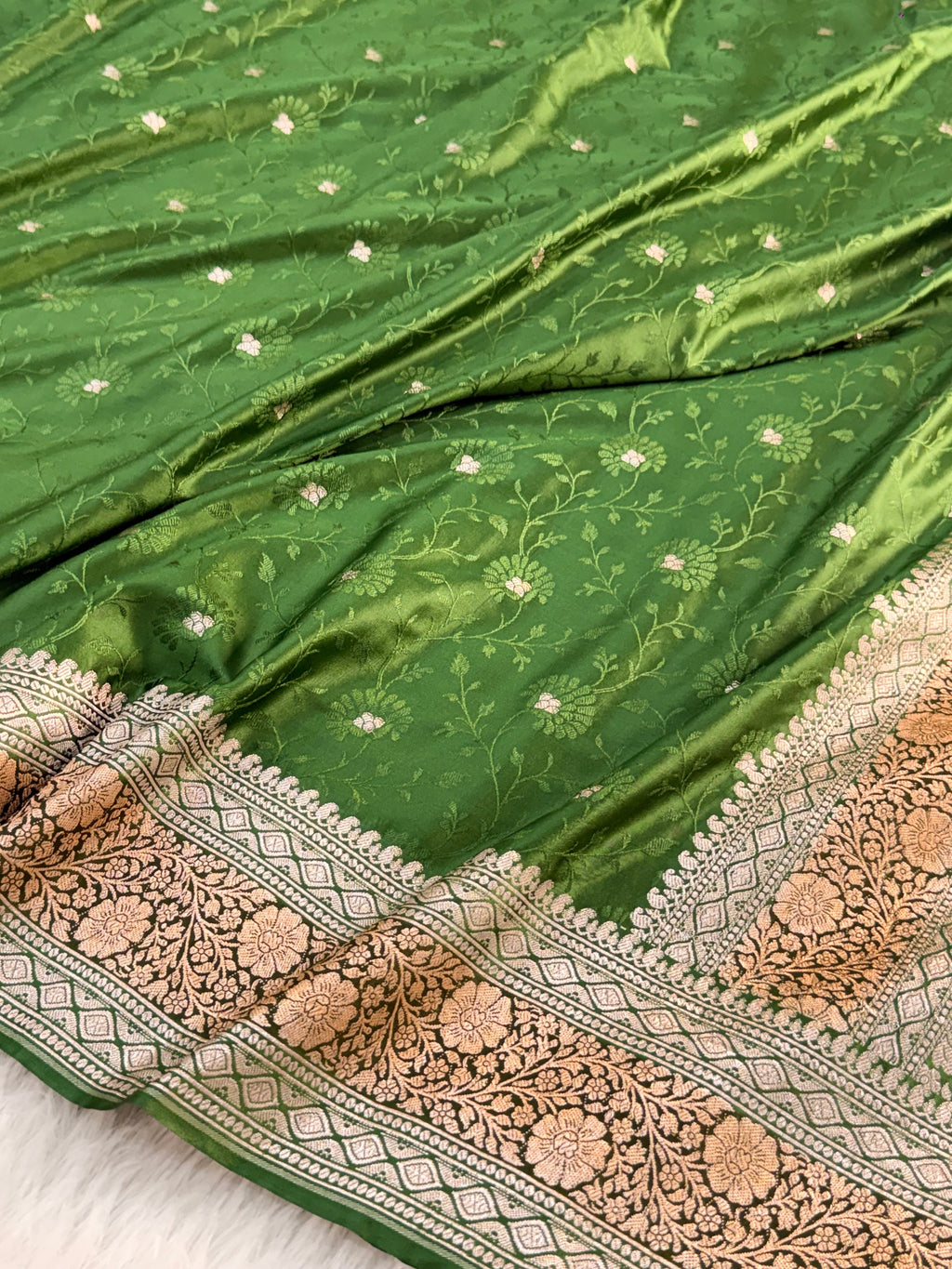 Banarasi Mashru Silk Saree with Tanchoi Jaal Weaving in Parriot Green color