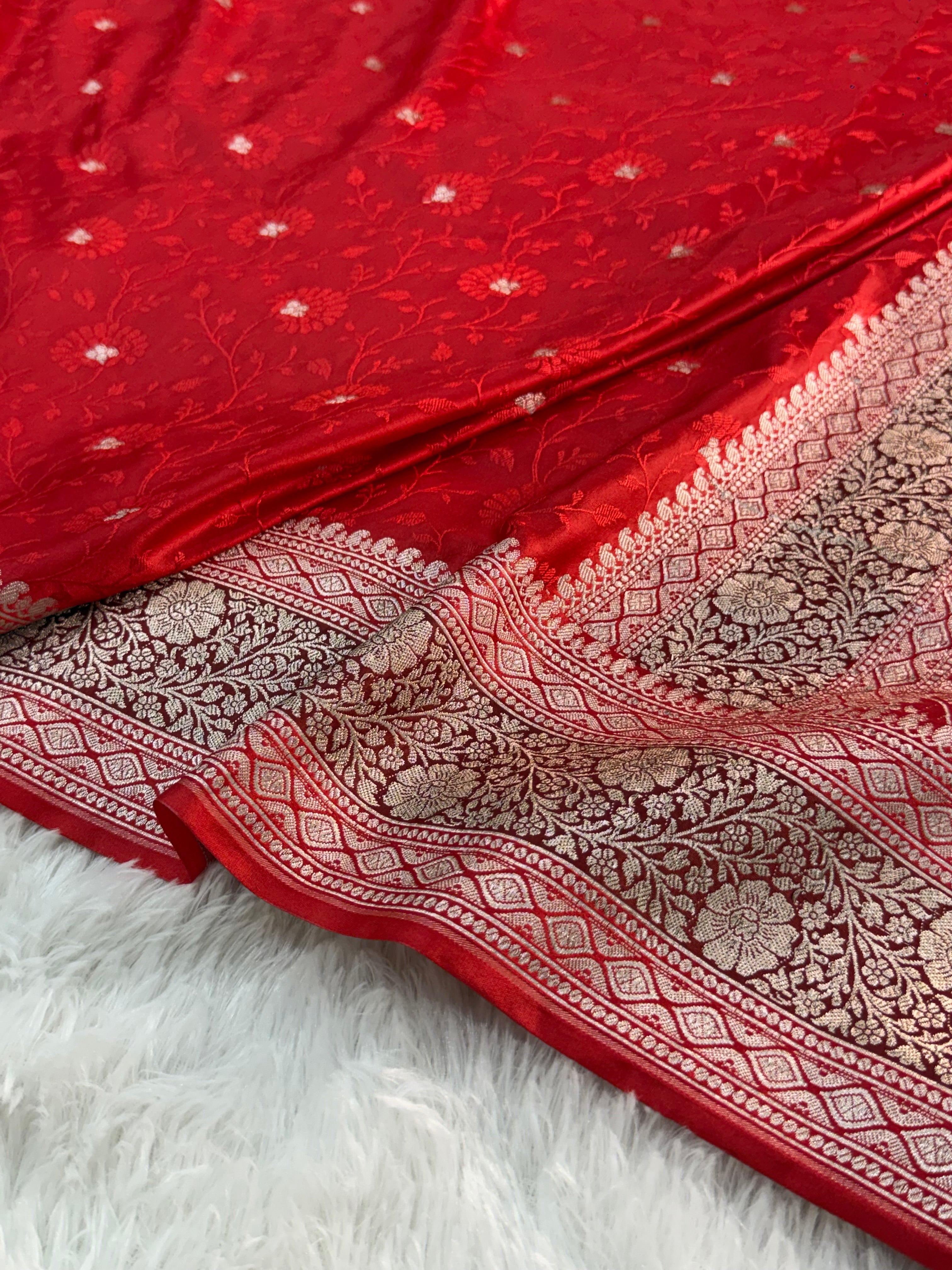 Banarasi Mashru Silk Saree with Tanchoi Jaal Weaving in Parriot Green color (Copy)