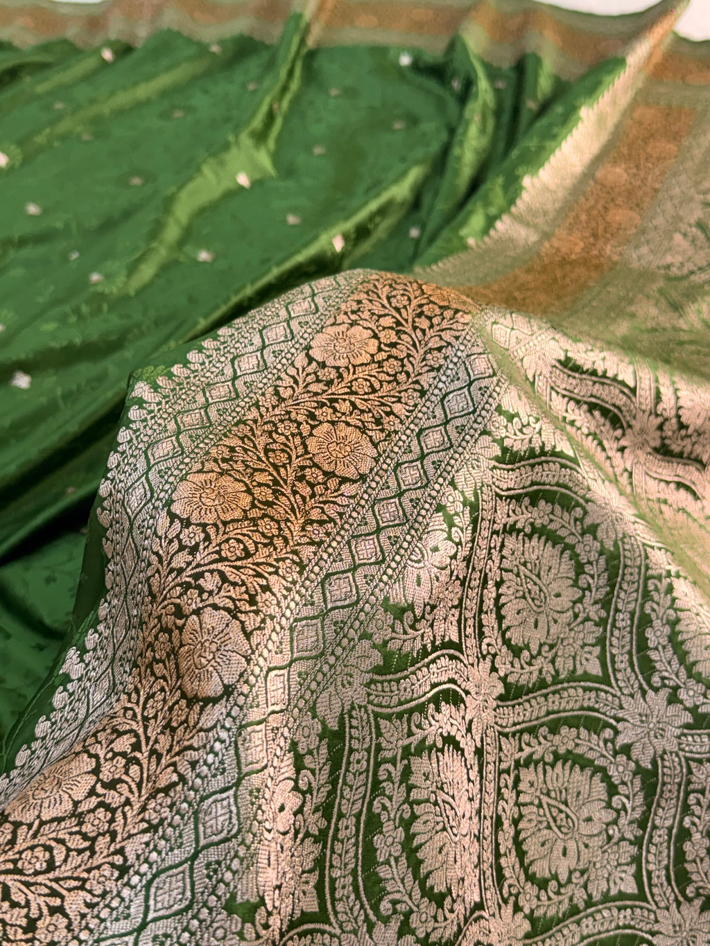 Banarasi Mashru Silk Saree with Tanchoi Jaal Weaving in Parriot Green color