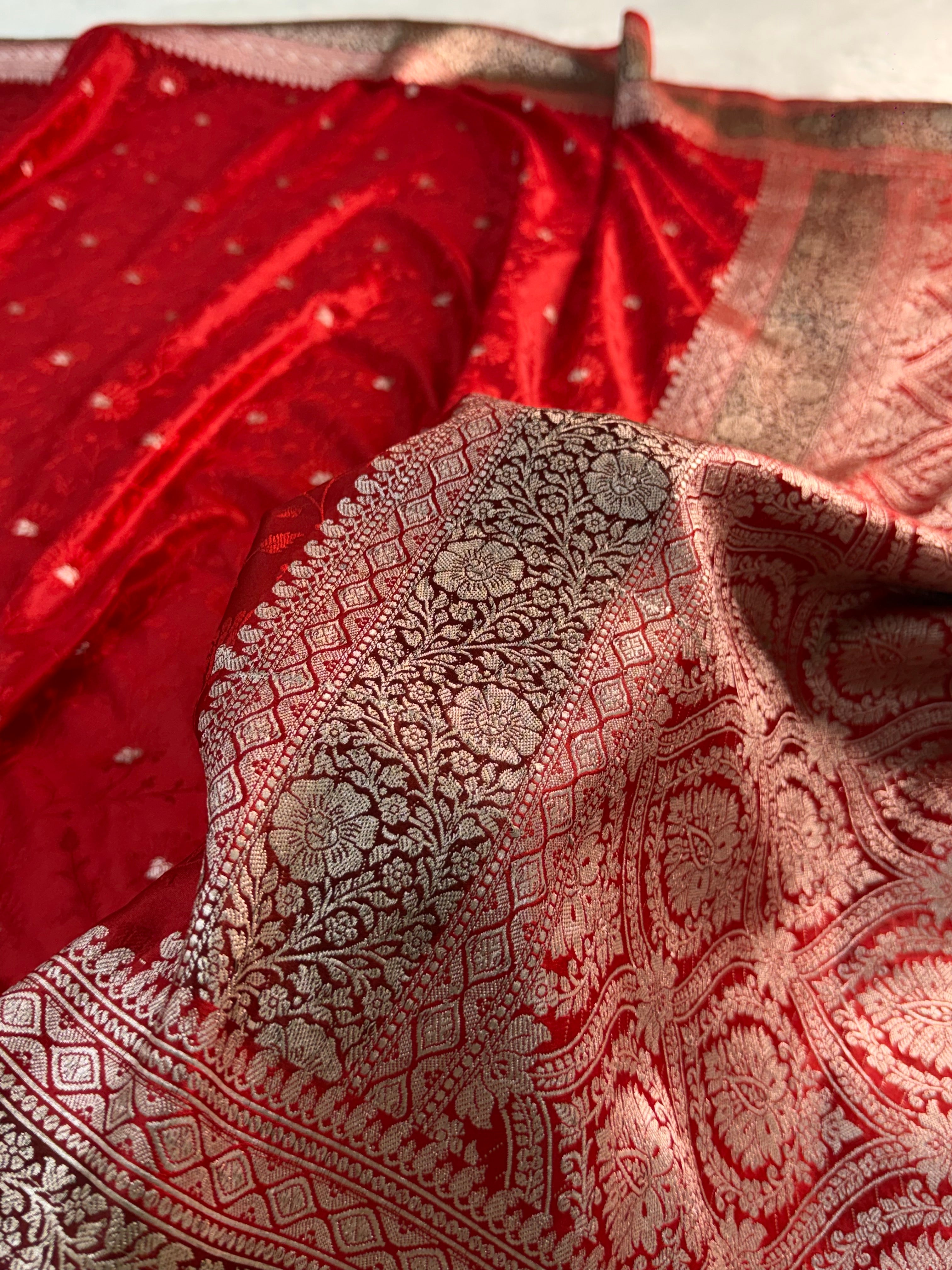 Banarasi Mashru Silk Saree with Tanchoi Jaal Weaving in Parriot Green color (Copy)
