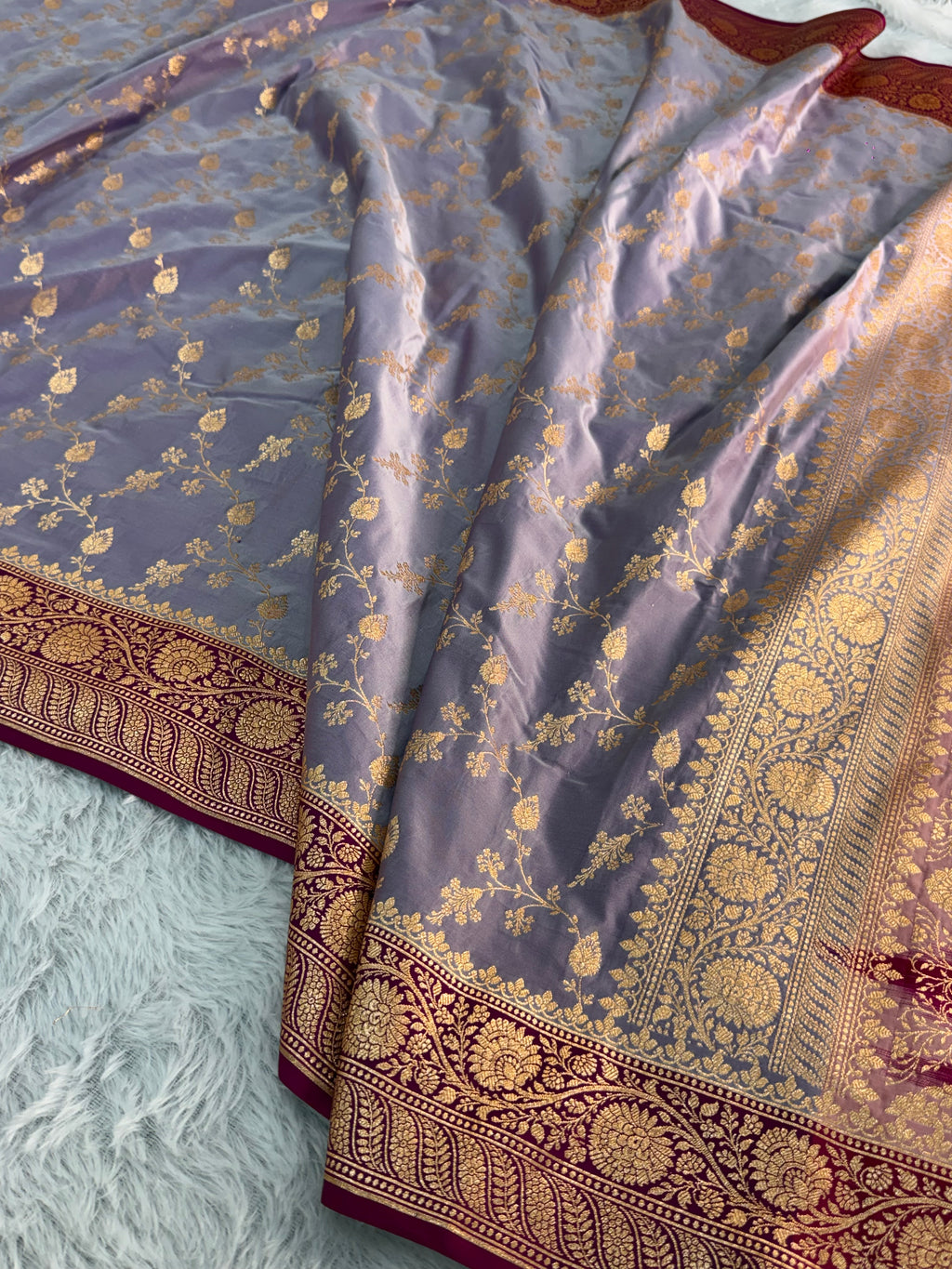 Mashru Silk Saree With Jaal Design In pastel contrast Colour
