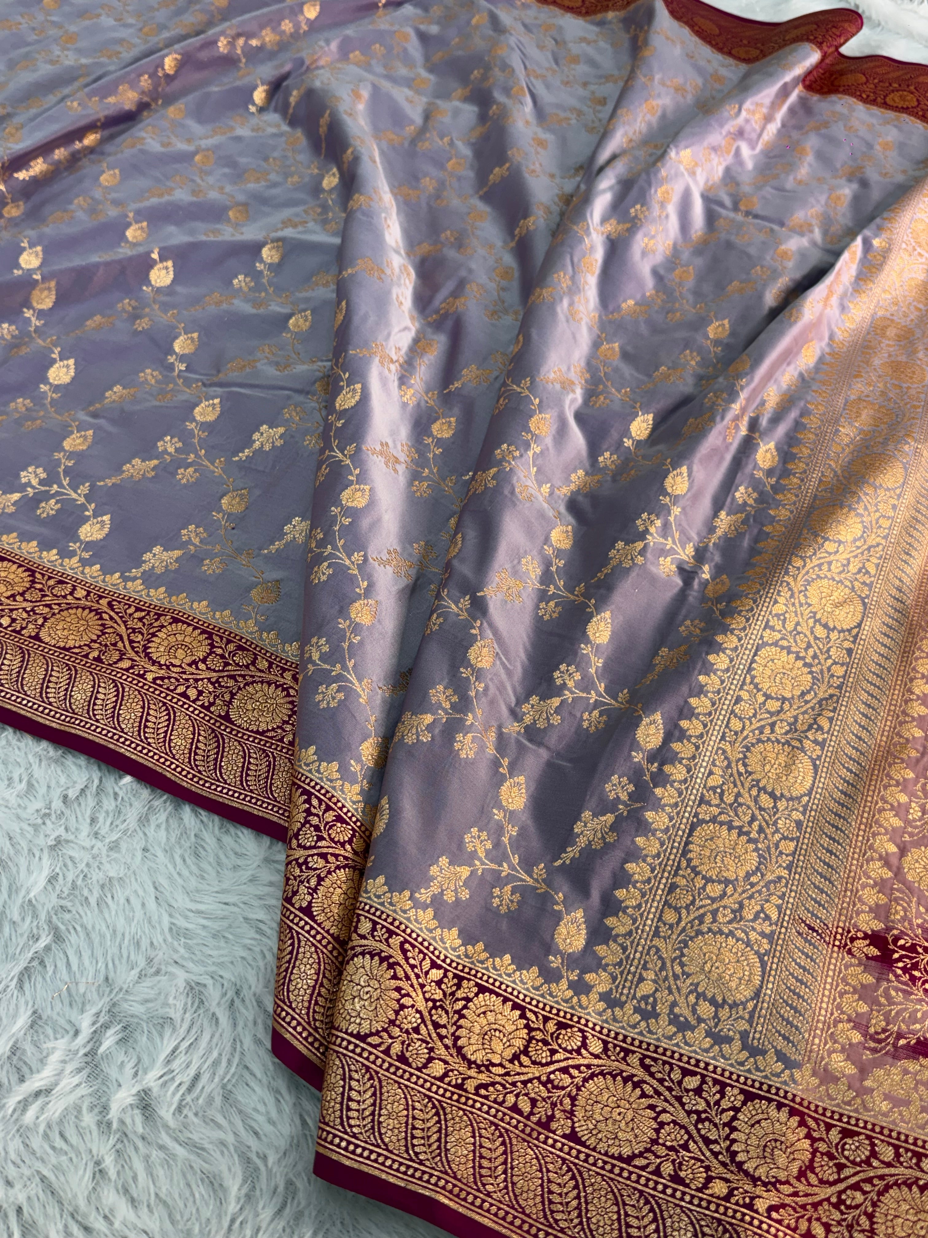 Mashru Silk Saree With Jaal Design In pastel contrast Colour