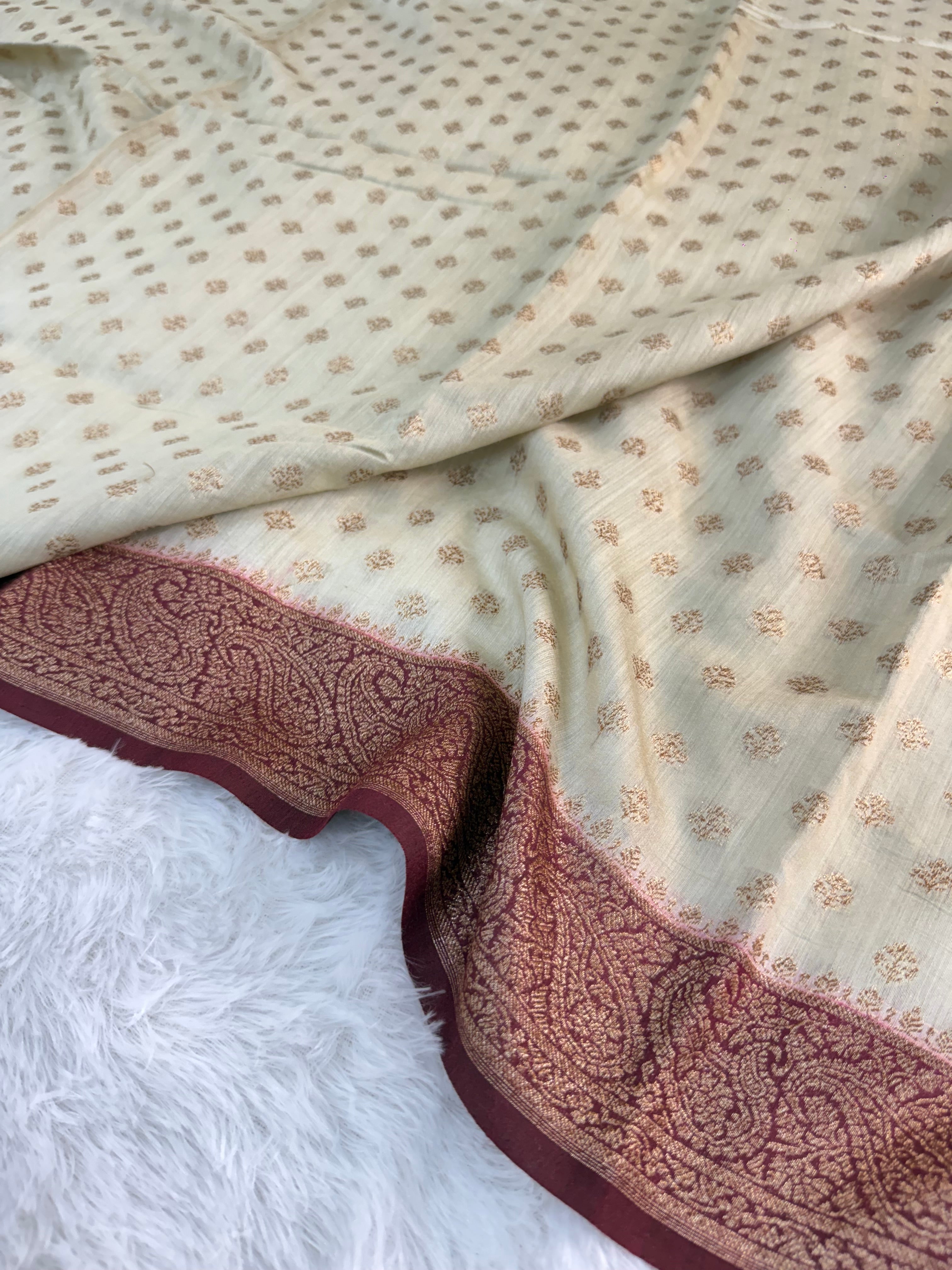 Banarasi Pure Monga Silk saree in contrast Off White and Maroon color