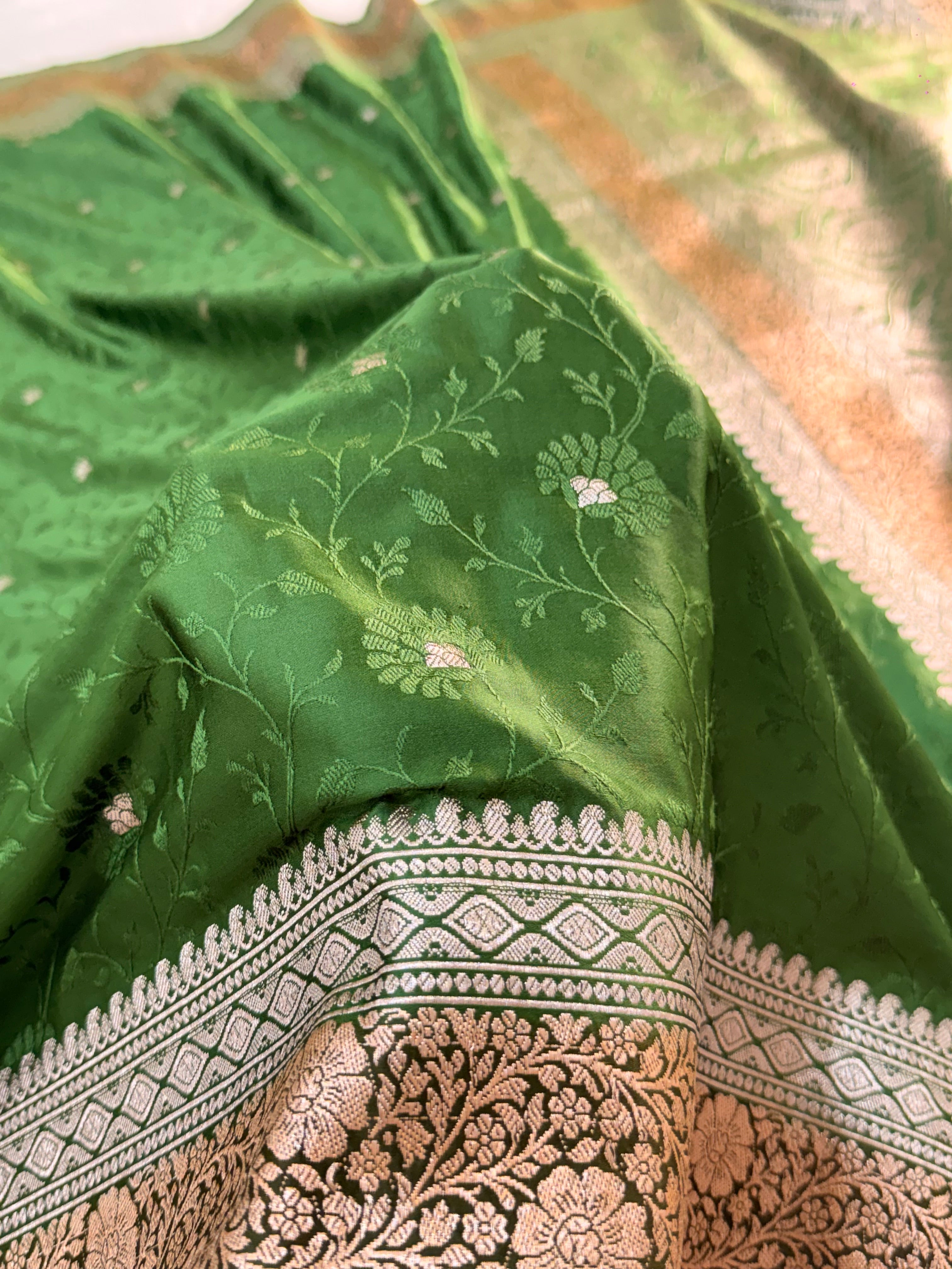 Banarasi Mashru Silk Saree with Tanchoi Jaal Weaving in Parriot Green color