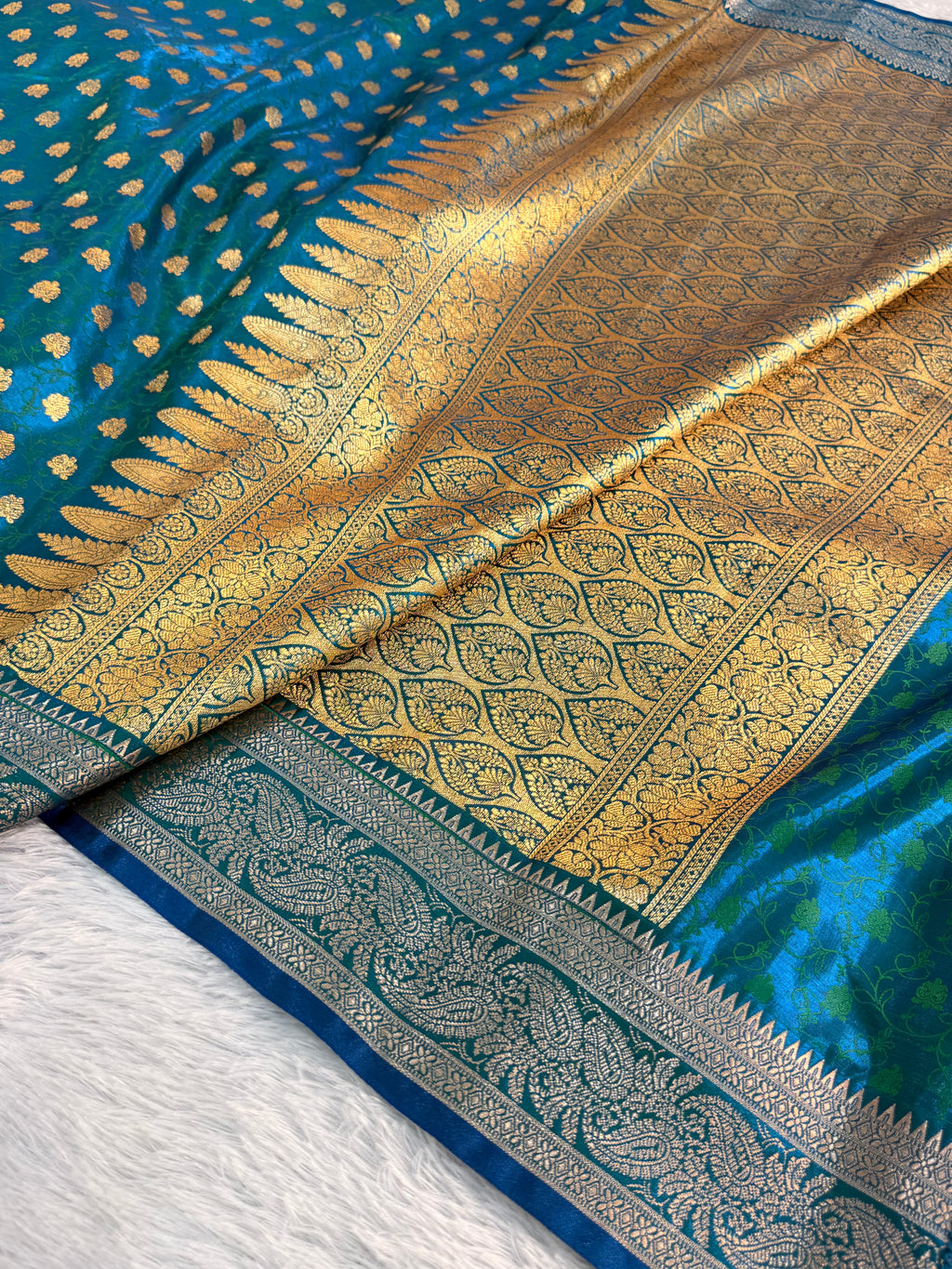 Banarasi satin silk saree in bottle green color with tanchoi design all over the body