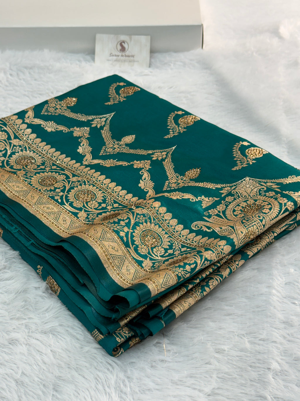 Mashru katan Silk Saree With Jaal Design In bottle green Colour