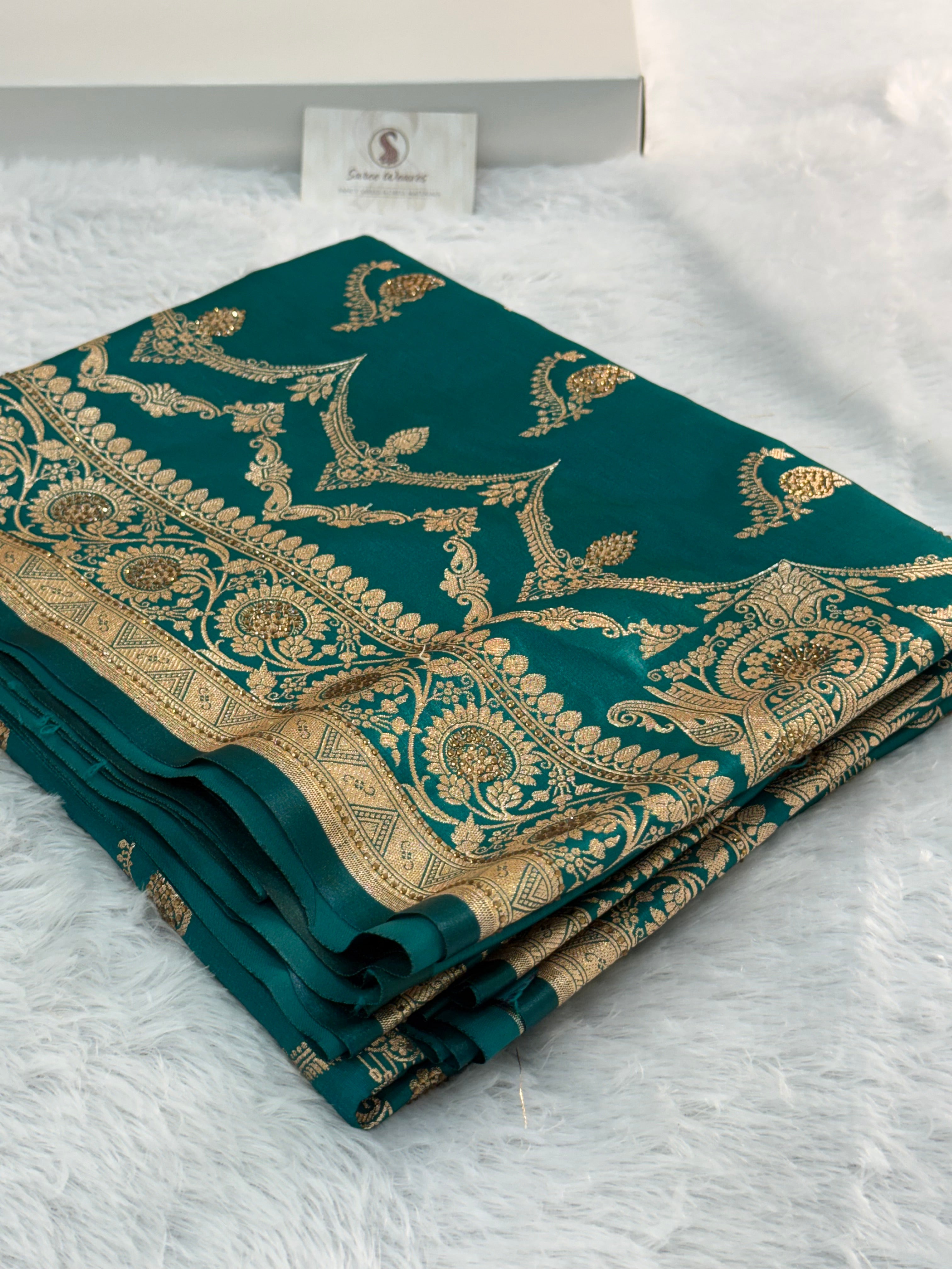 Mashru katan Silk Saree With Jaal Design In bottle green Colour