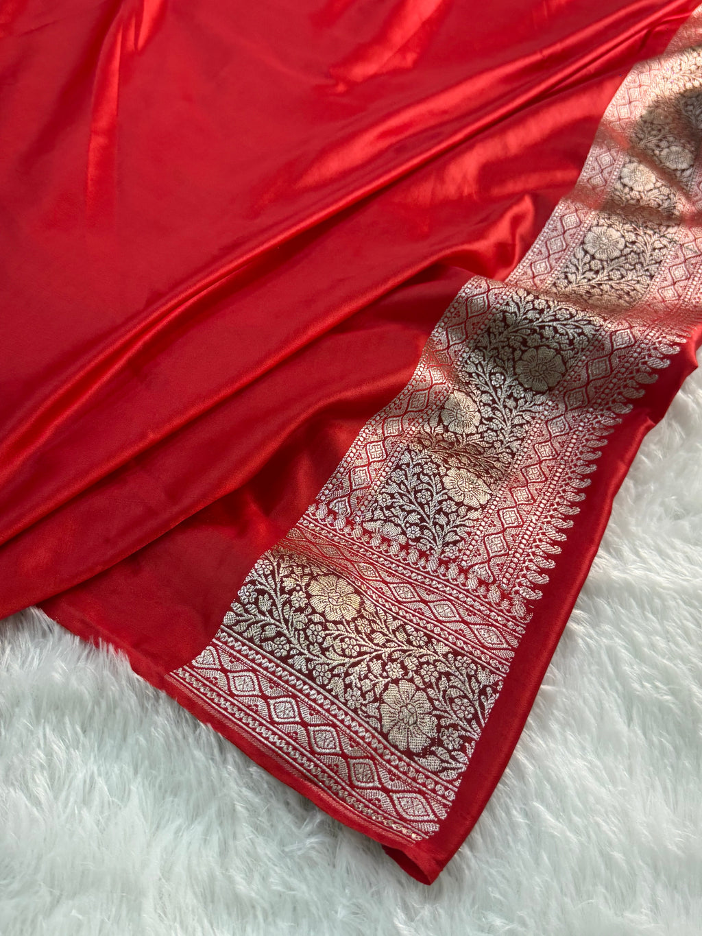 Banarasi Mashru Silk Saree with Tanchoi Jaal Weaving in Parriot Green color (Copy)