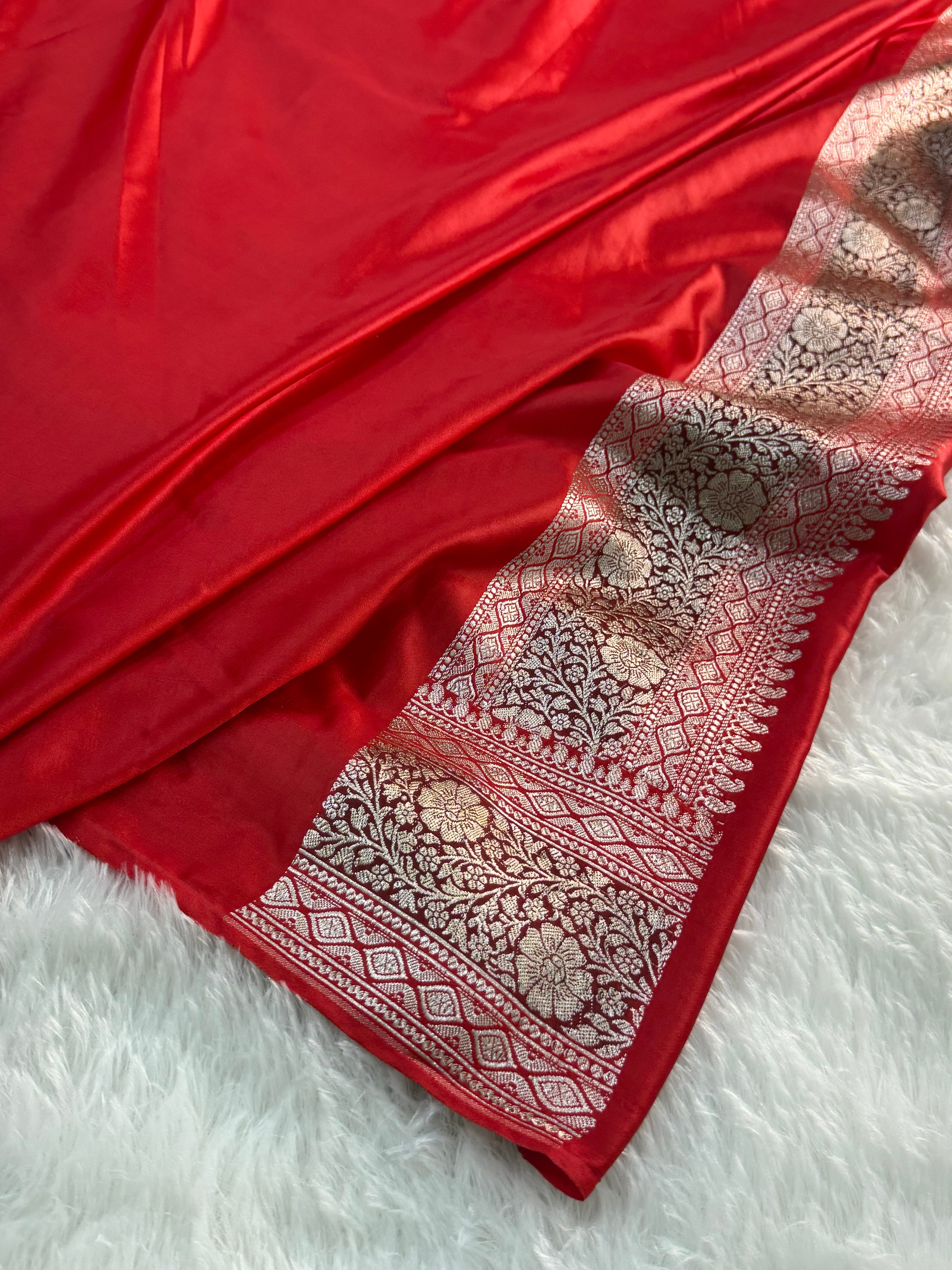 Banarasi Mashru Silk Saree with Tanchoi Jaal Weaving in Parriot Green color (Copy)