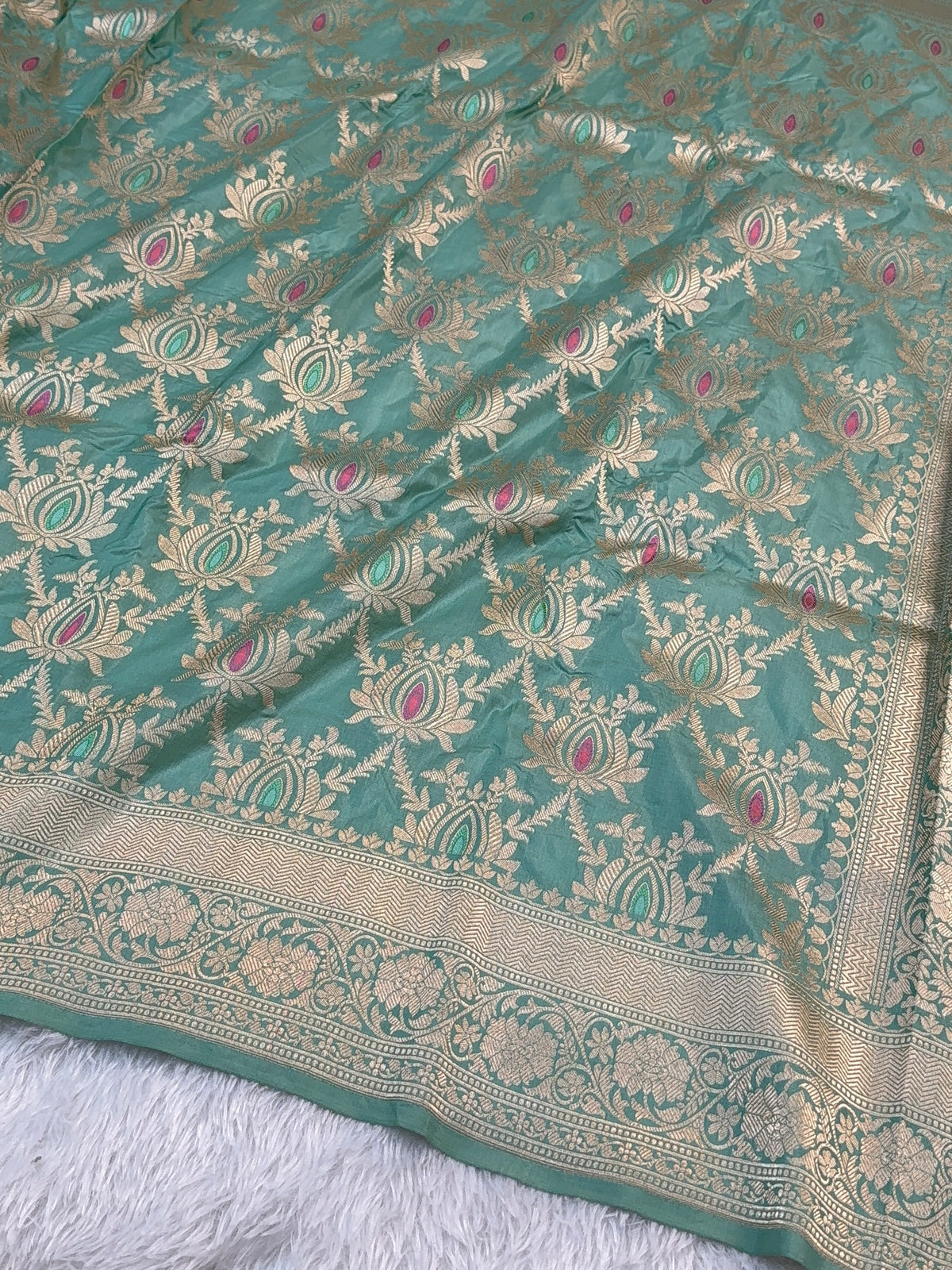 Banarasi Pure Katan Silk Saree with Geometrical Meenakari jaal design in Pista Colour