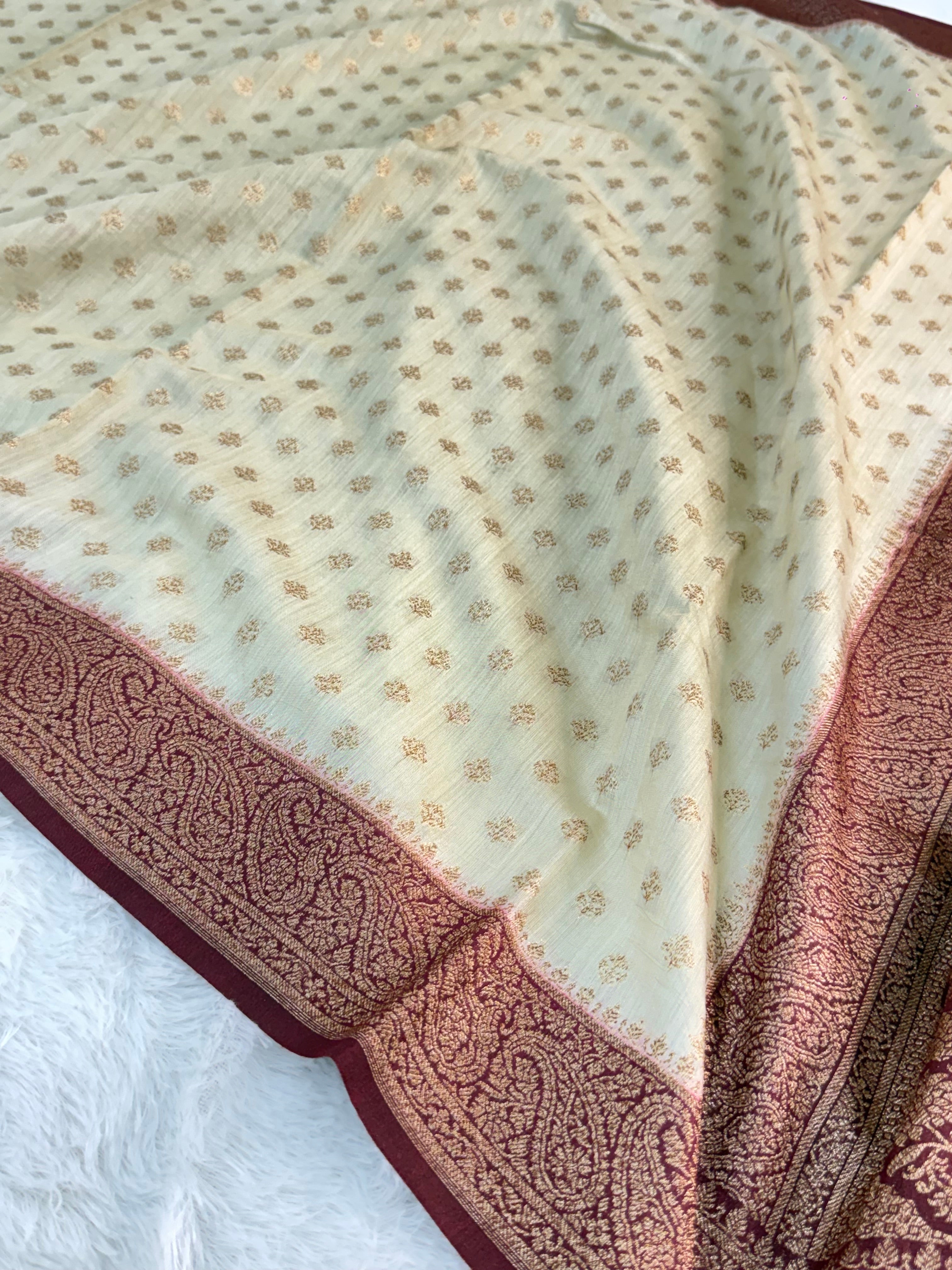 Banarasi Pure Monga Silk saree in contrast Off White and Maroon color