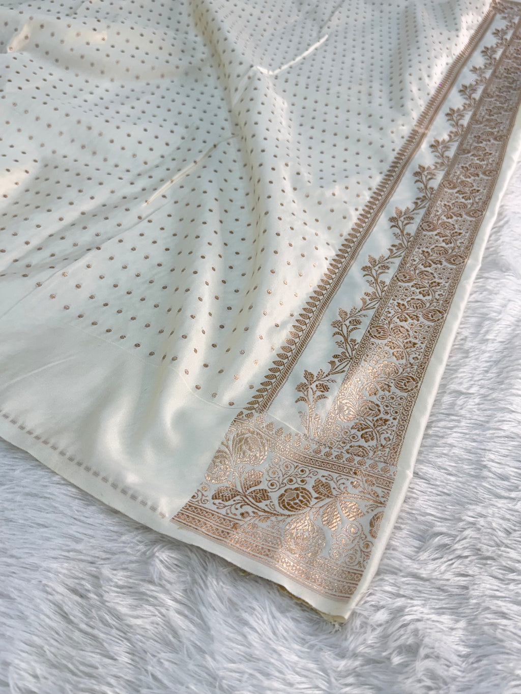 Banarasi Mashru Silk Saree Intricate Jaal Design in Light off white color