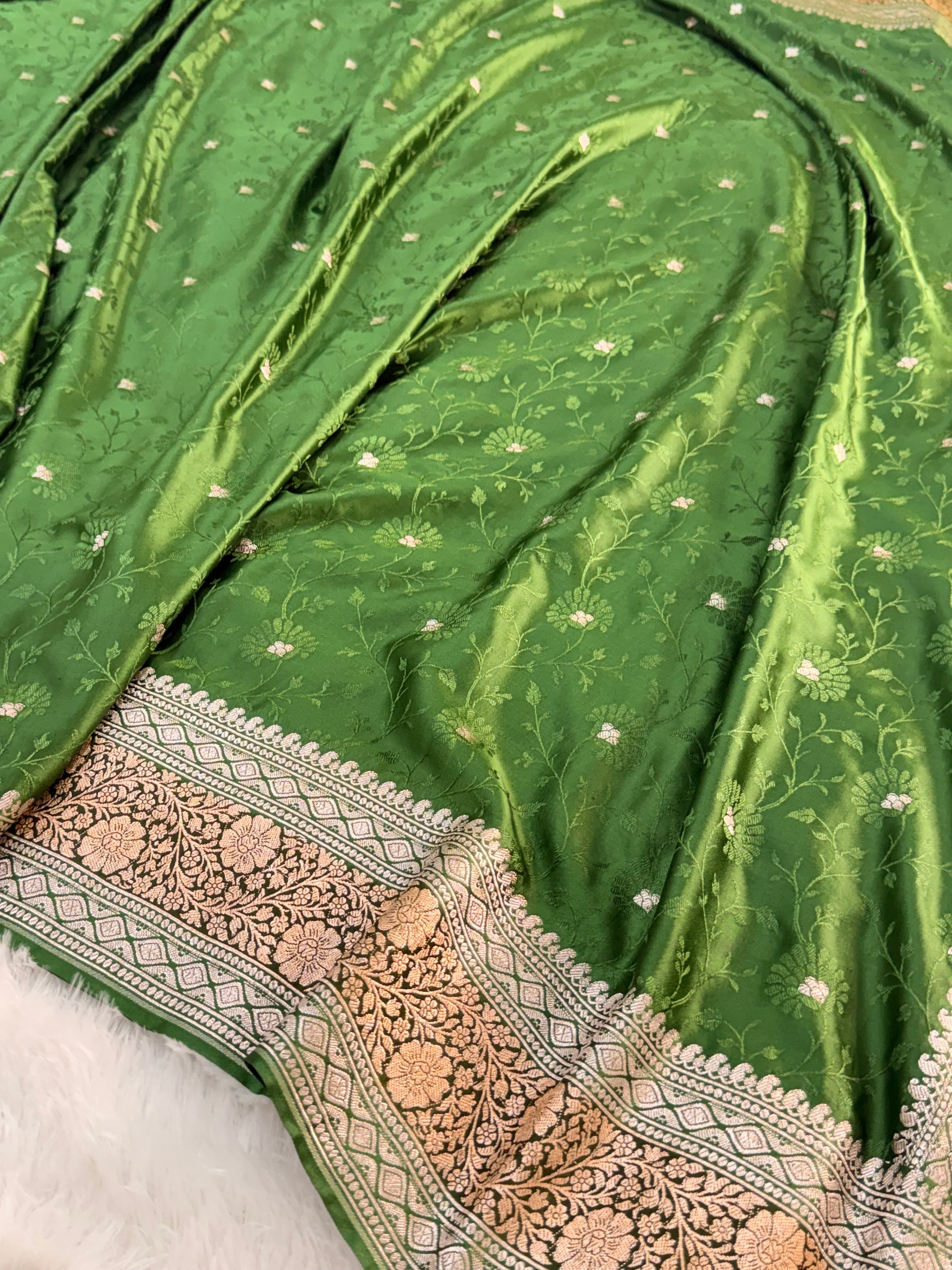 Banarasi Mashru Silk Saree with Tanchoi Jaal Weaving in Parriot Green color