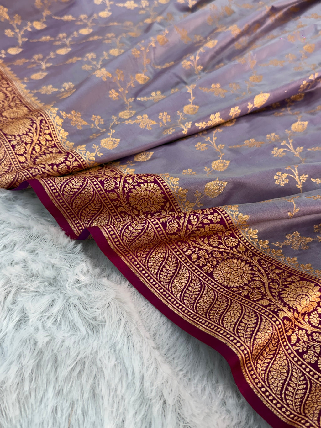 Mashru Silk Saree With Jaal Design In pastel contrast Colour