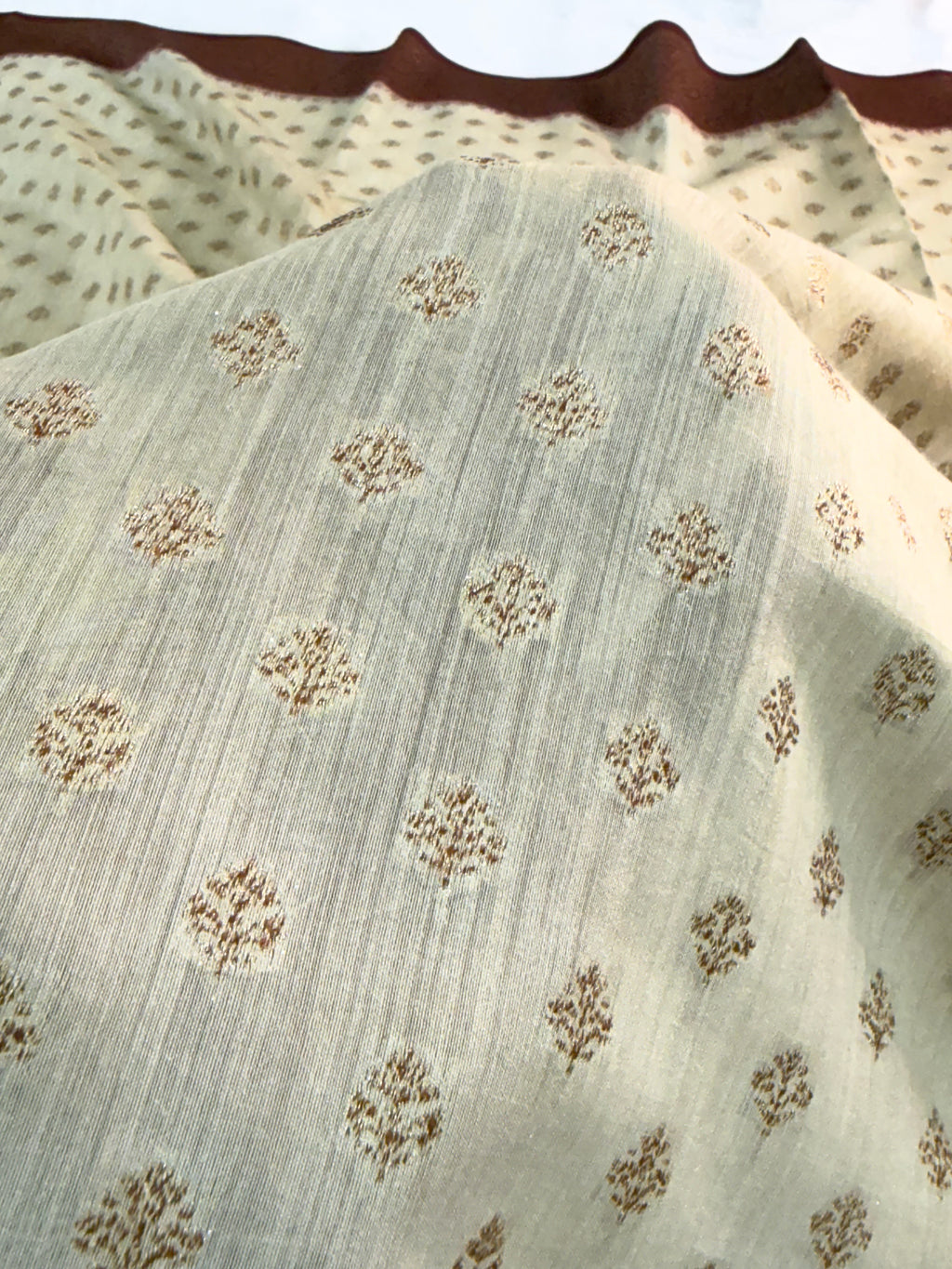 Banarasi Pure Monga Silk saree in contrast Off White and Maroon color