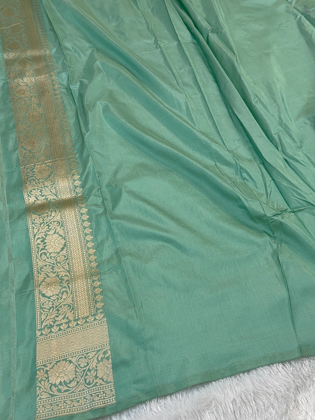Banarasi Pure Katan Silk Saree with Geometrical Meenakari jaal design in Pista Colour