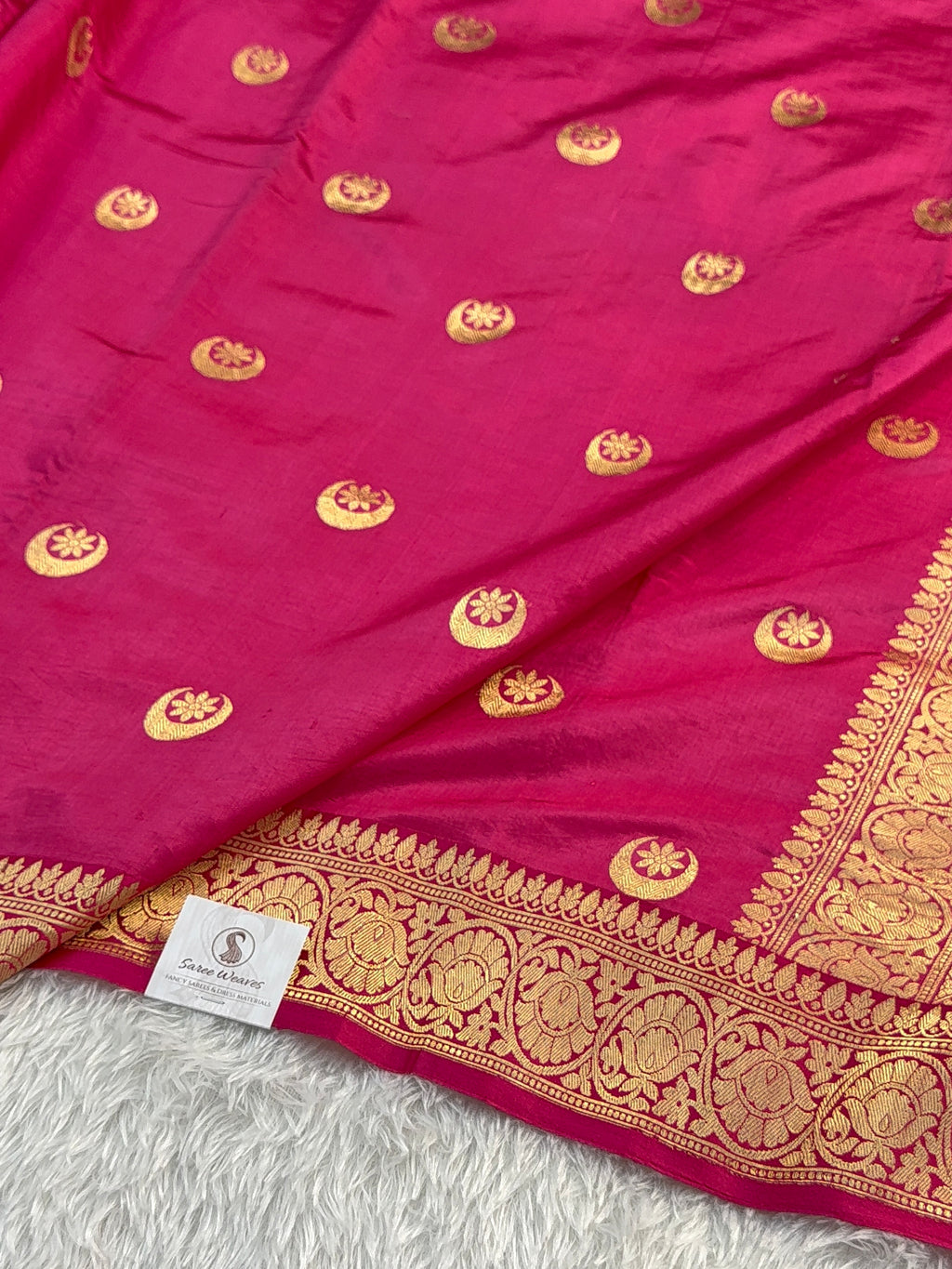 Banarasi Raw Mango Silk Saree in Chand Tara Design in Rani Color