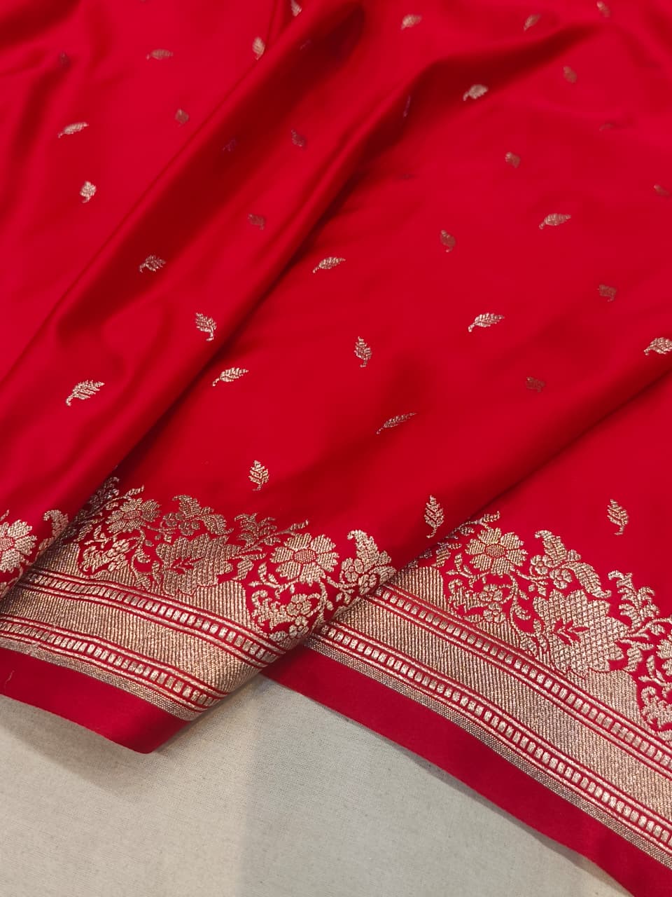 Mashru Silk Banarasi Open Border Buti Saree