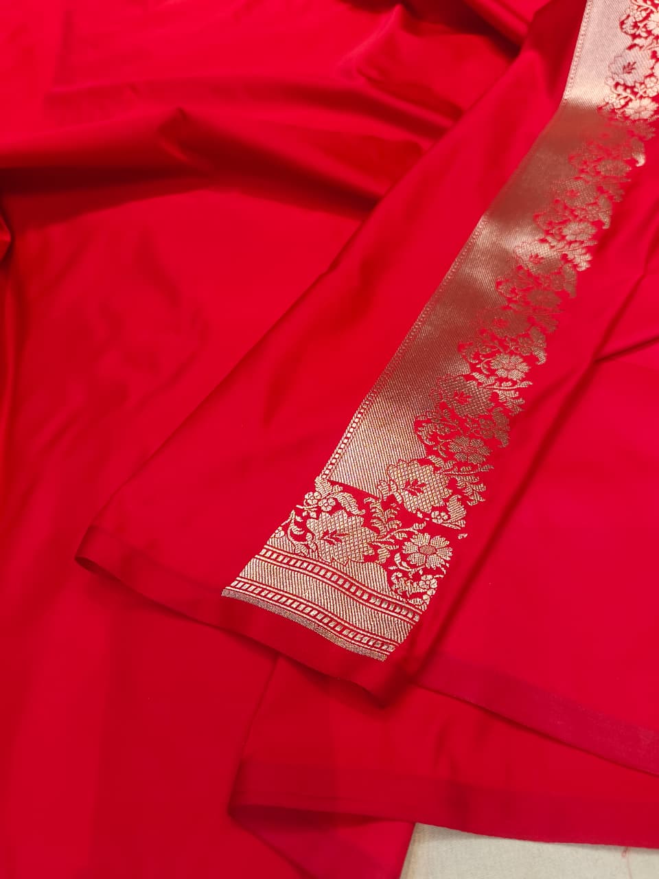 Mashru Silk Banarasi Open Border Buti Saree