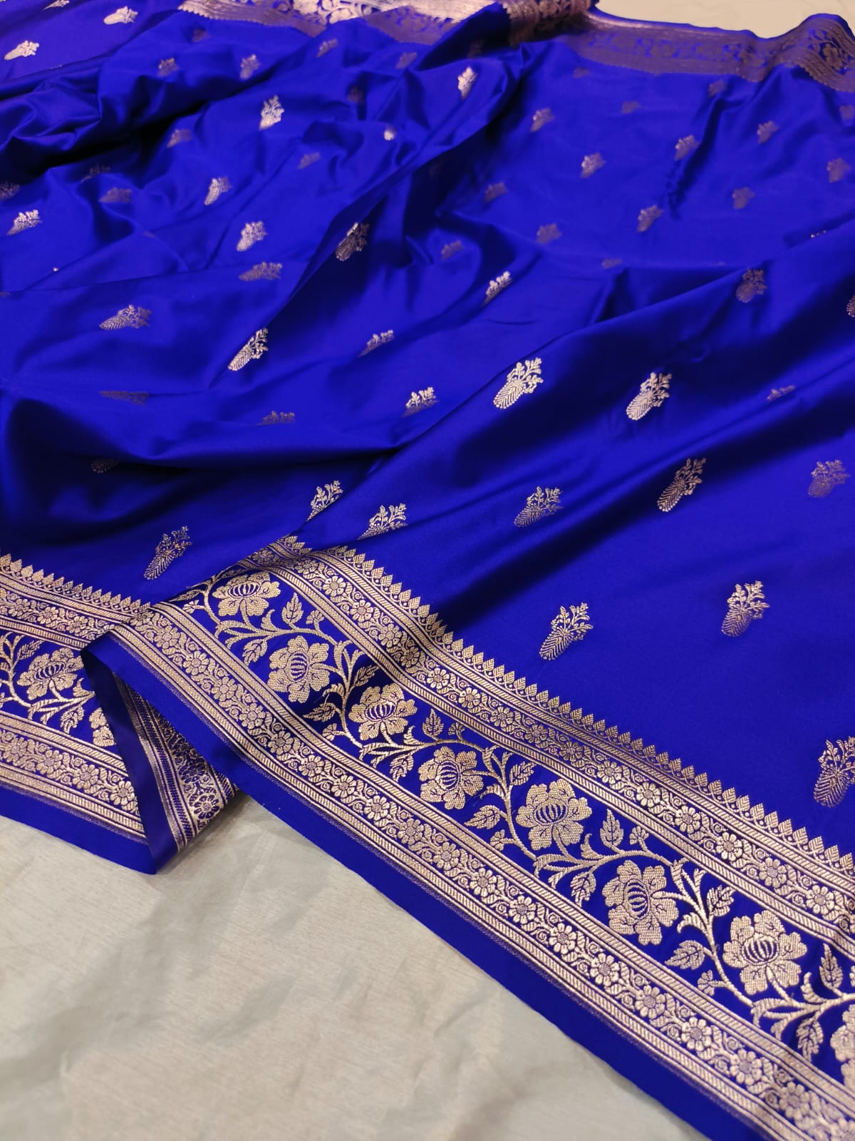 Mashru Silk Banarasi Border Buti Saree