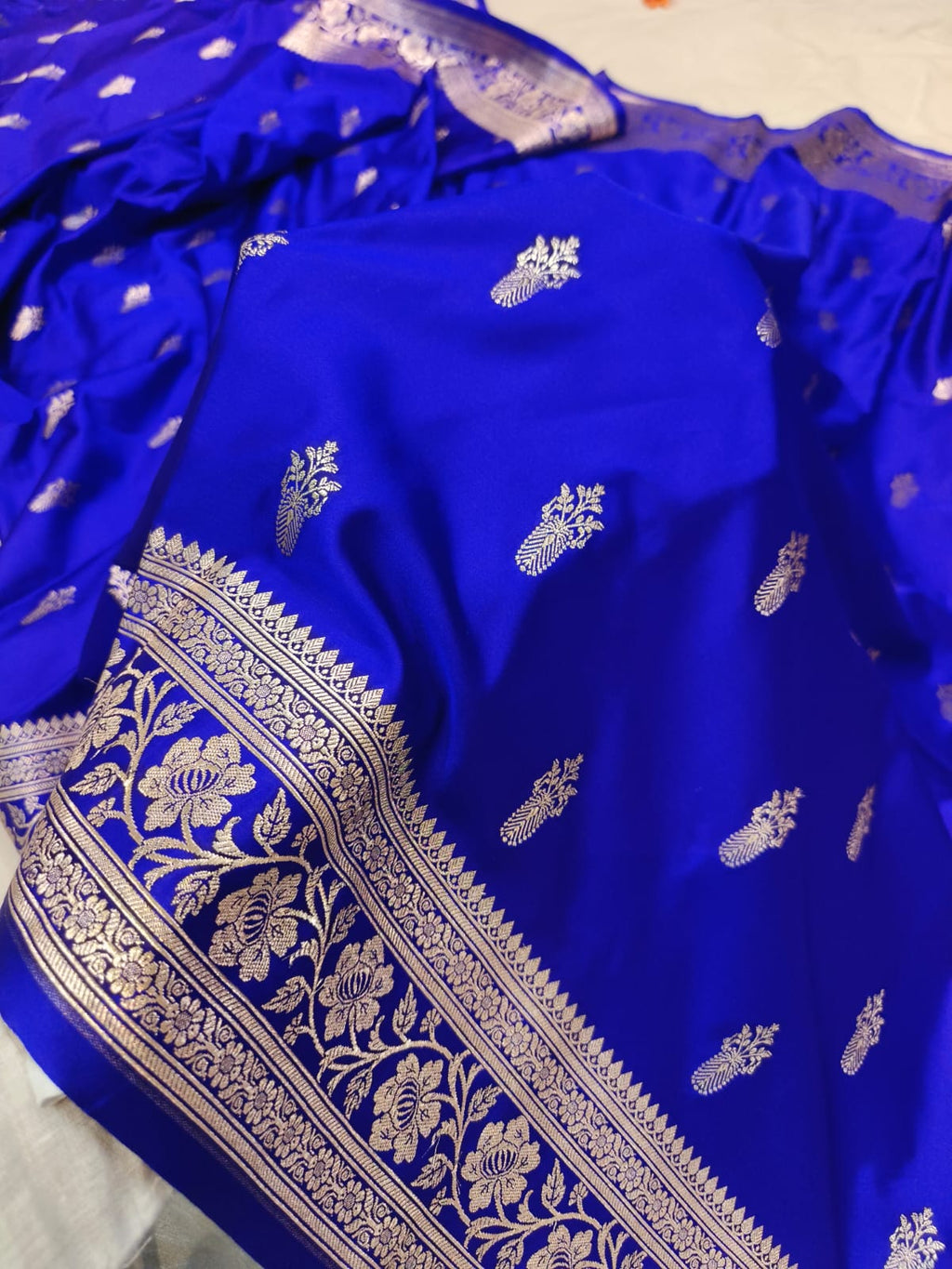 Mashru Silk Banarasi Border Buti Saree