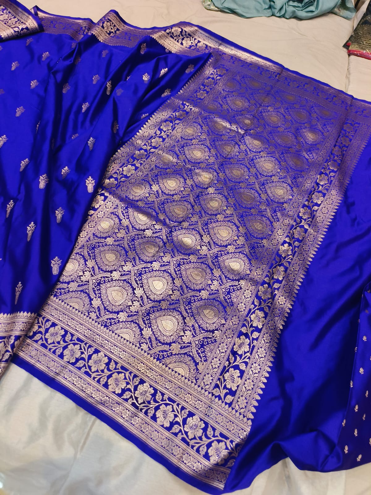 Mashru Silk Banarasi Border Buti Saree