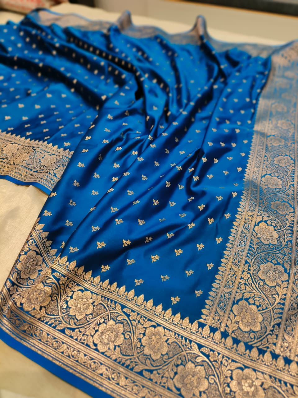 Mashru Silk Banarasi Open Border Buti Saree