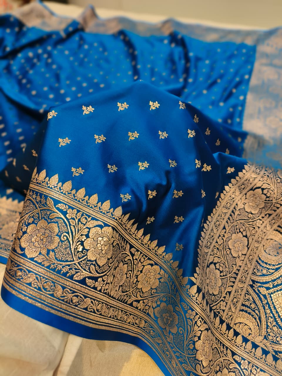 Mashru Silk Banarasi Open Border Buti Saree