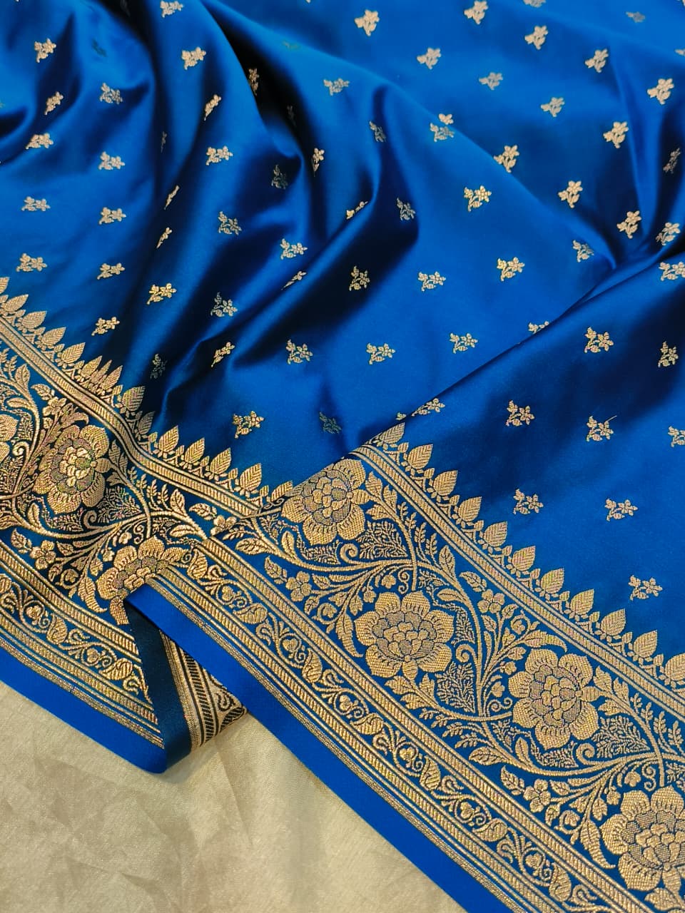 Mashru Silk Banarasi Open Border Buti Saree