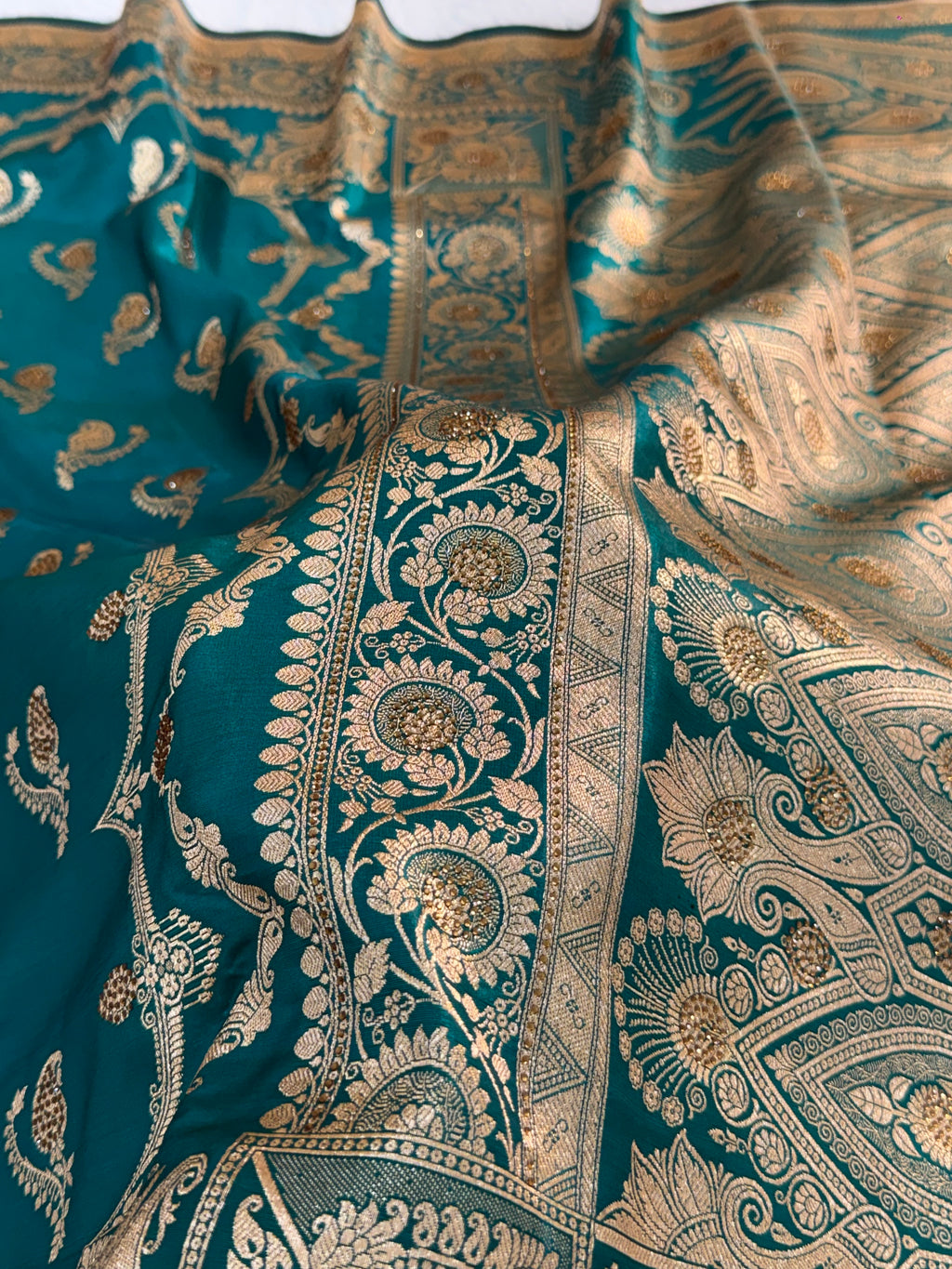 Mashru katan Silk Saree With Jaal Design In bottle green Colour