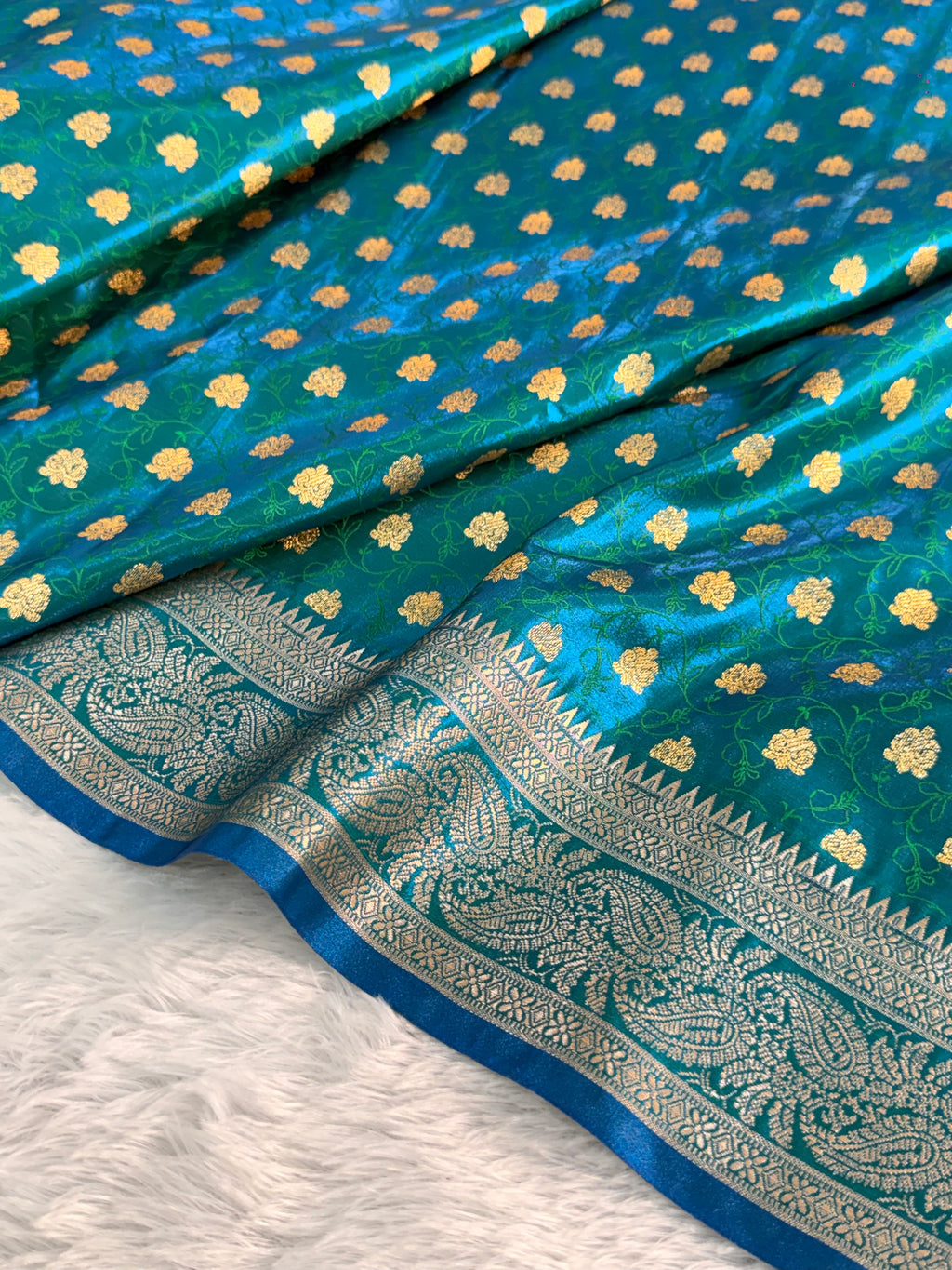 Banarasi satin silk saree in bottle green color with tanchoi design all over the body