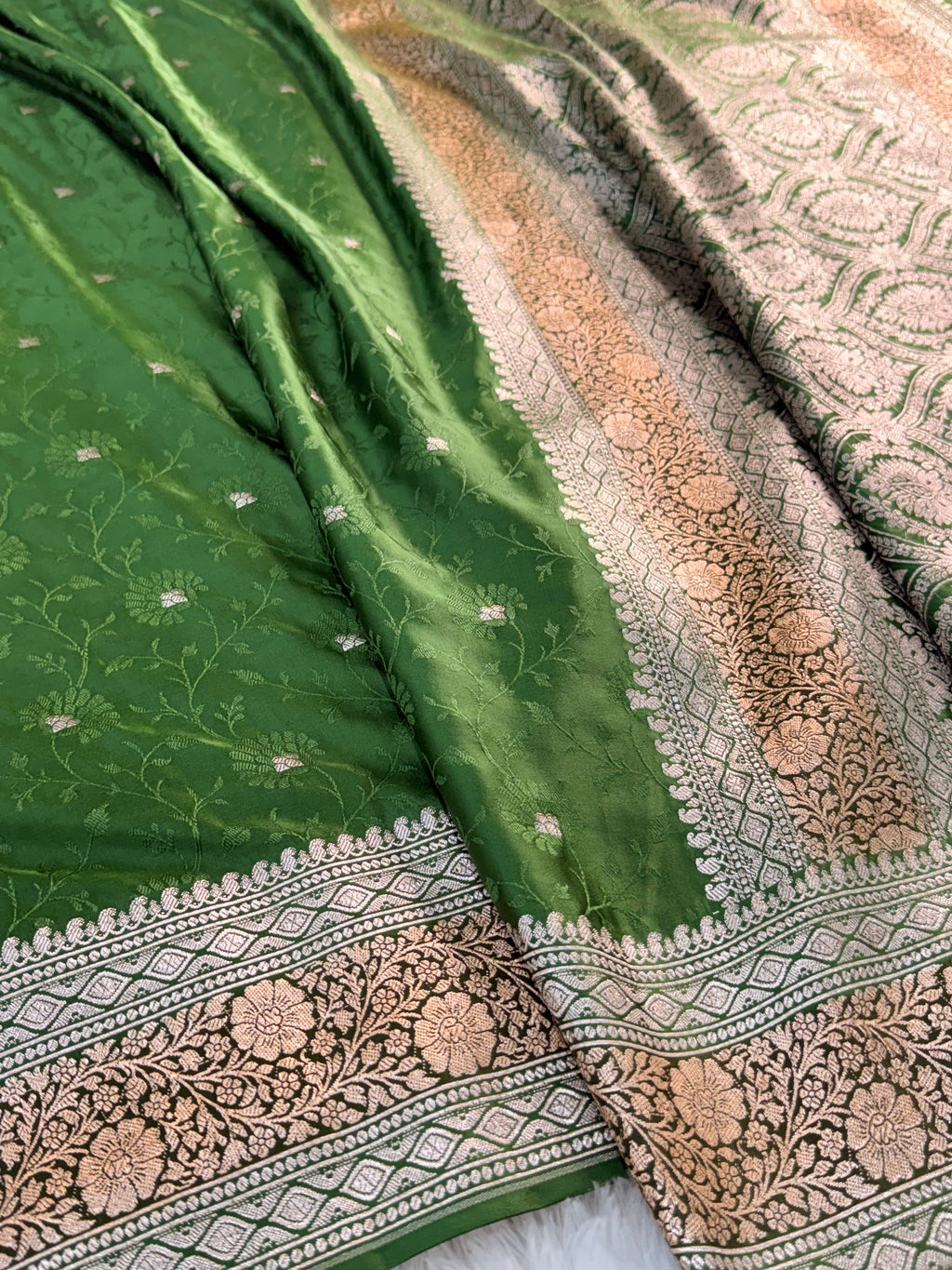 Banarasi Mashru Silk Saree with Tanchoi Jaal Weaving in Parriot Green color